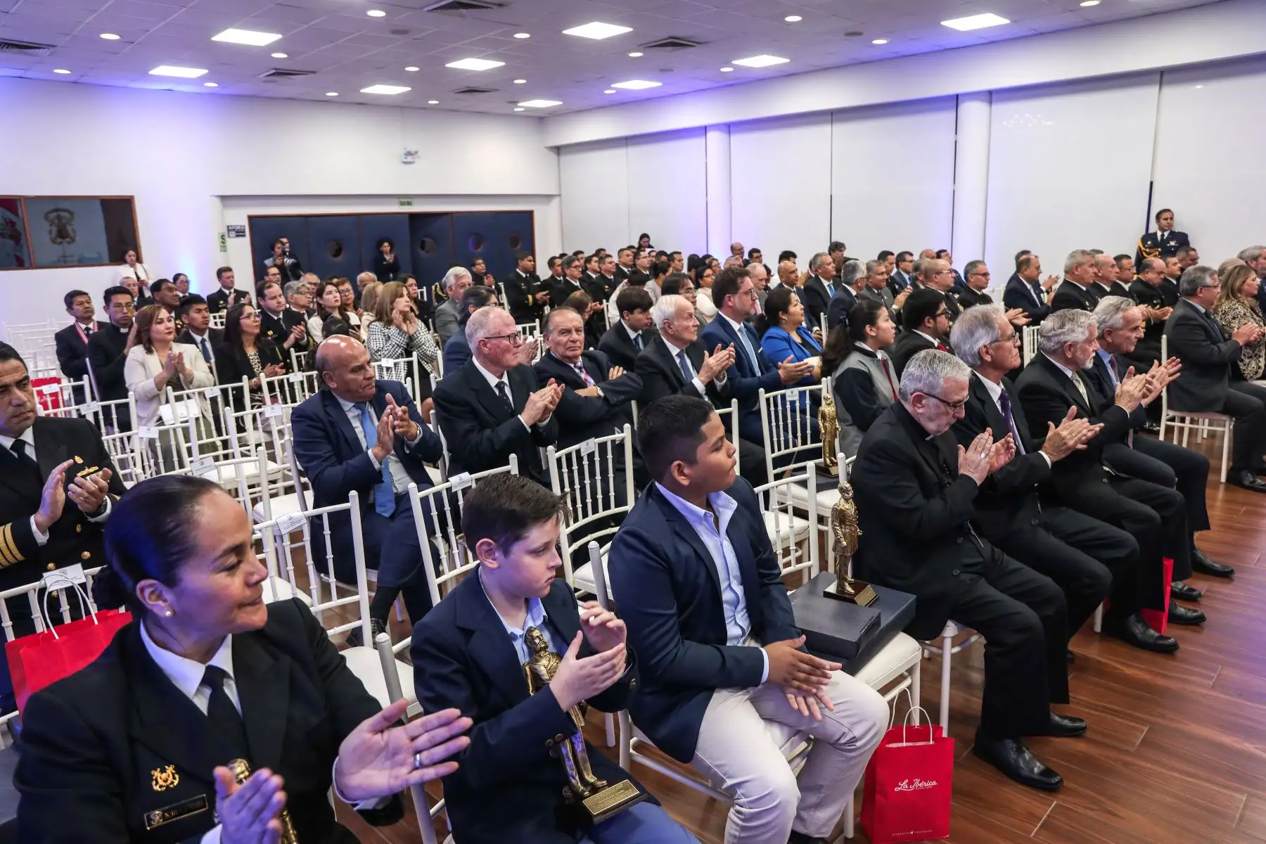 Hasta el momento la Cruzada de Valores ha reconocido y premiado a 36 peruanos ejemplares y ha difundido el legado de Miguel Grau a través de actividades en escuelas y universidades en casi todo el país. Foto: ANDINA/ Connie Calderón
