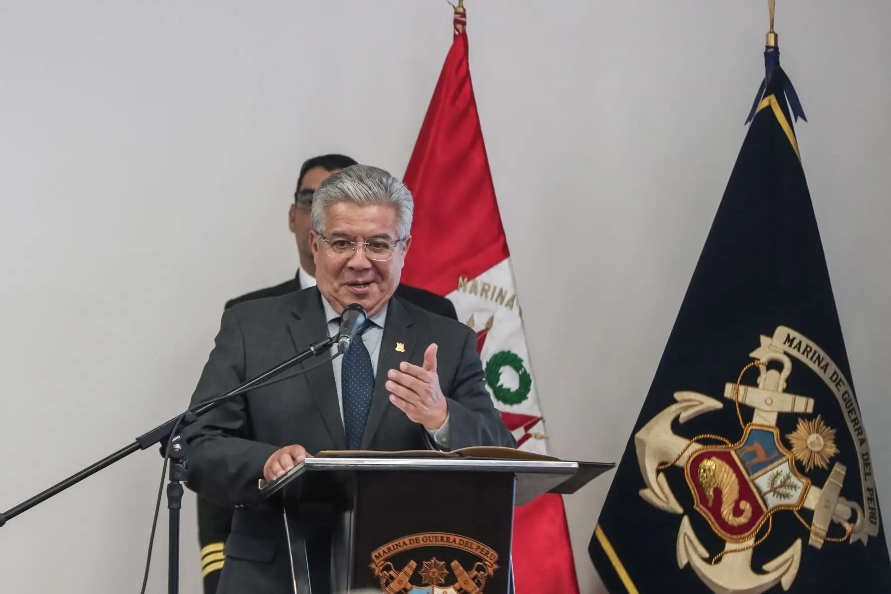 Ministro de Defensa, Walter Astudillo, dedica algunas palabras durante la ceremonia. Foto: ANDINA/ Connie Calderón