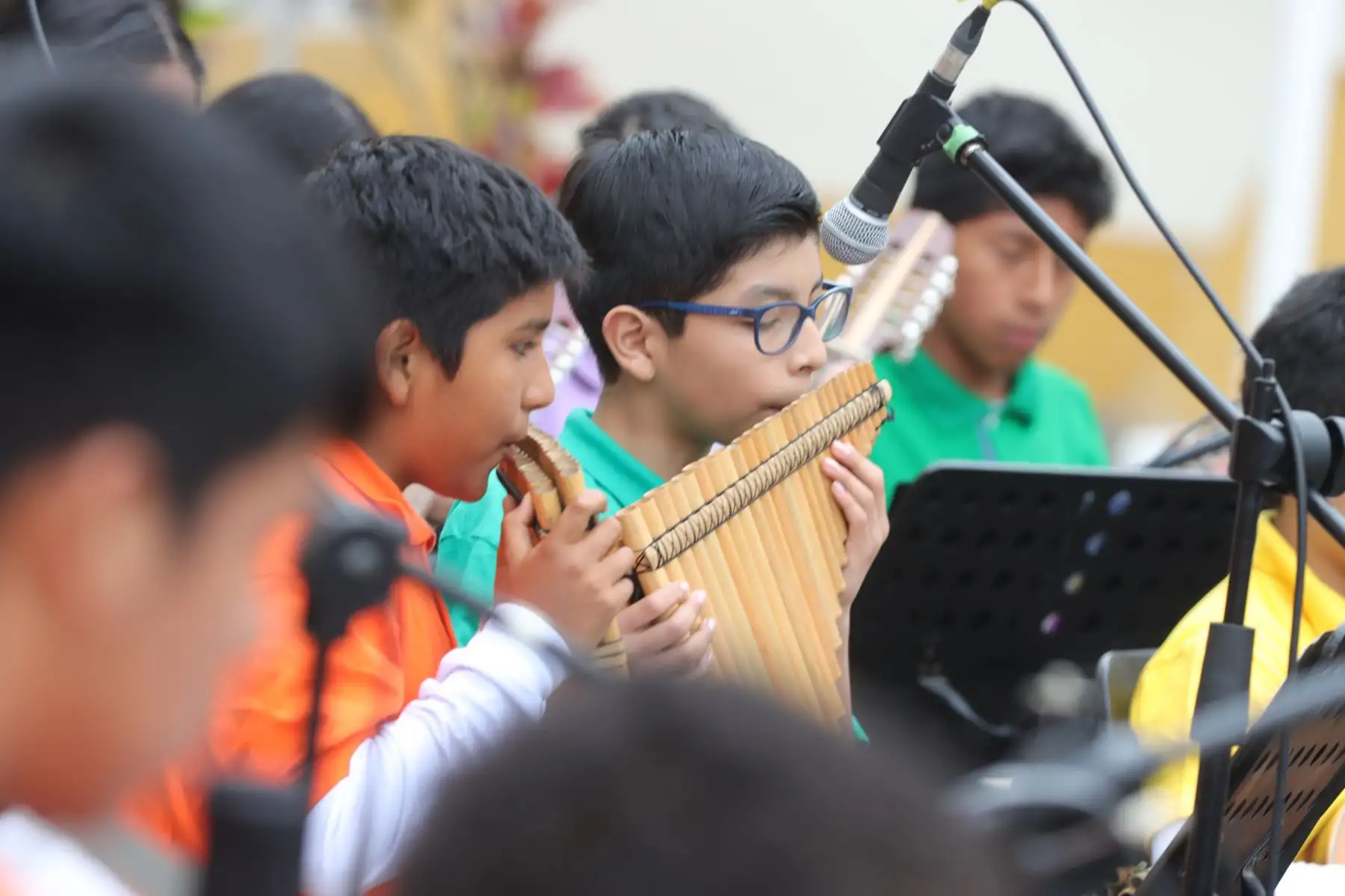 Sinfonía por el Perú deleitó con terapia musical a niños y adolescentes hospitalizados del INSN.
Breña.
Foto: ANDINA / Lino Chipana.