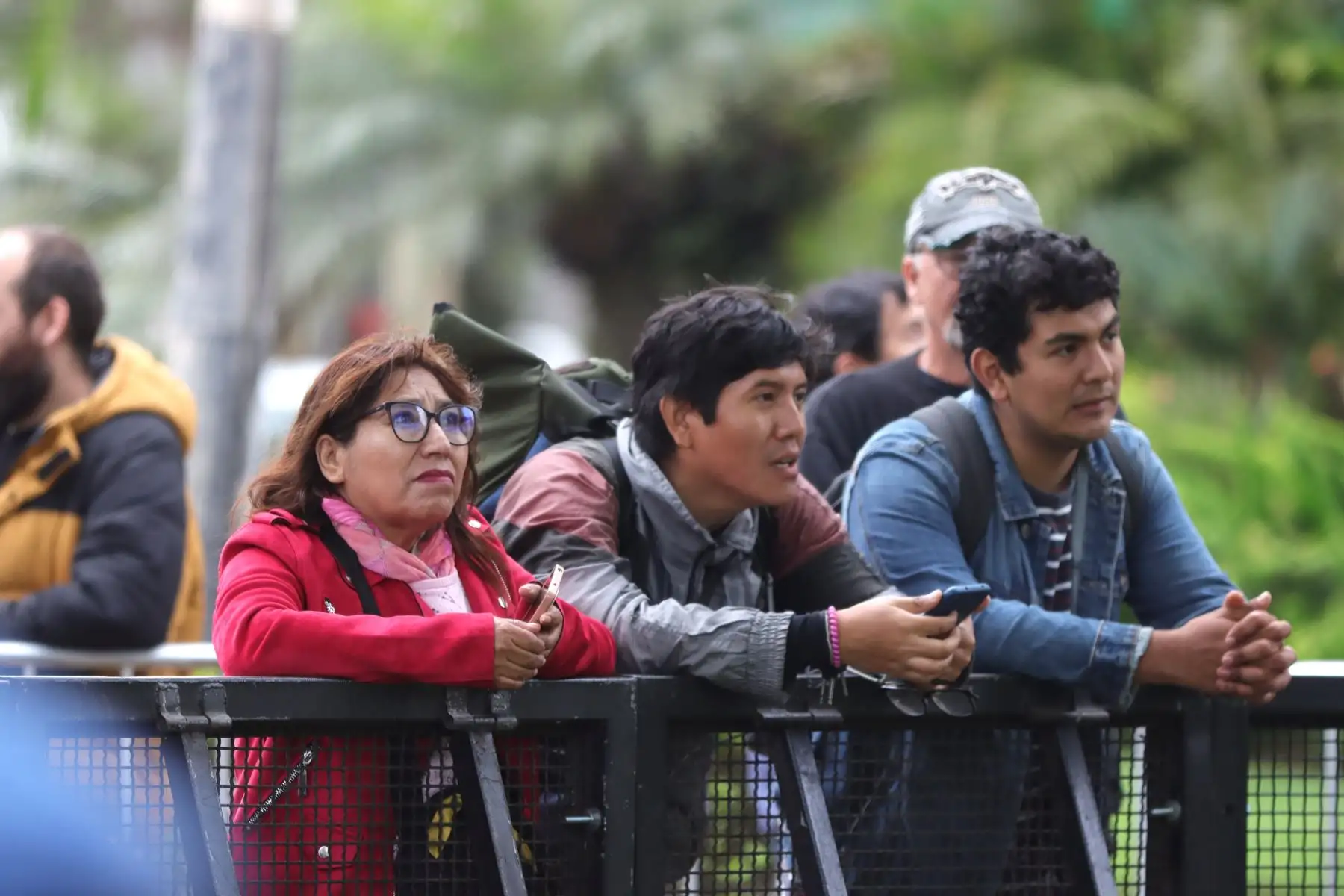 Fans de Paul McCartney en los exteriores del hotel Miraflores Park Hotel.
Foto: ANDINA / Lino Chipana