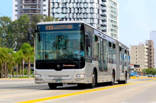 Metropolitano: recomiendan no consumir alimentos durante el viaje. Foto: ANDINA/Difusión.