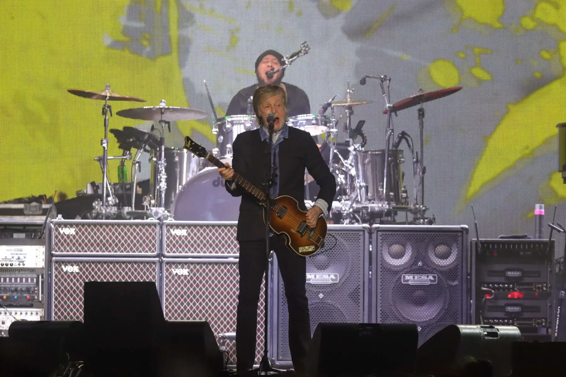 Concierto de Paul McCartney ex miembro de Los Beatles en el Estadio Nacional de Lima. Foto : ANDINA / Lino Chipana.