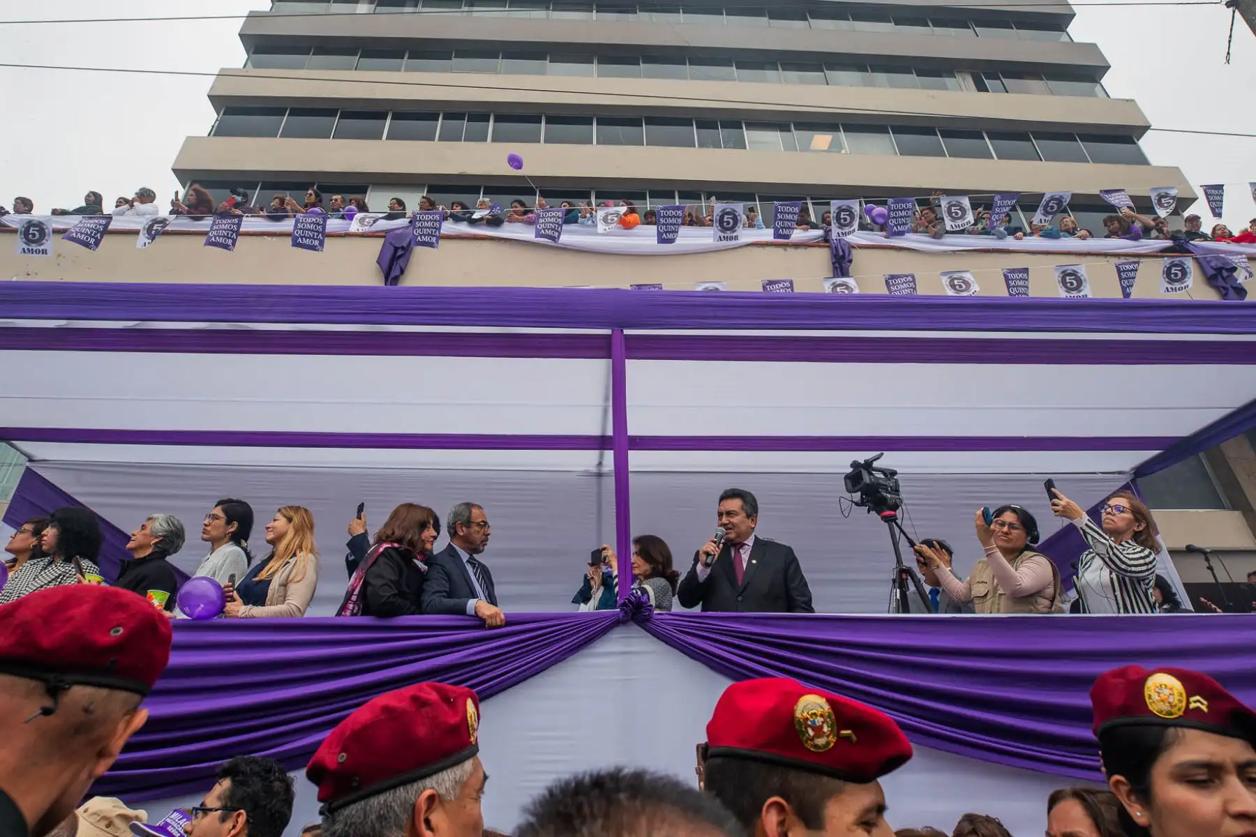 La Agencia de Noticias Andina y el Diario Oficial El Peruano rinden homenaje a la imagen del Señor de los Milagros durante su cuarta procesión 2024. Foto: ANDINA/ Lino Chipana