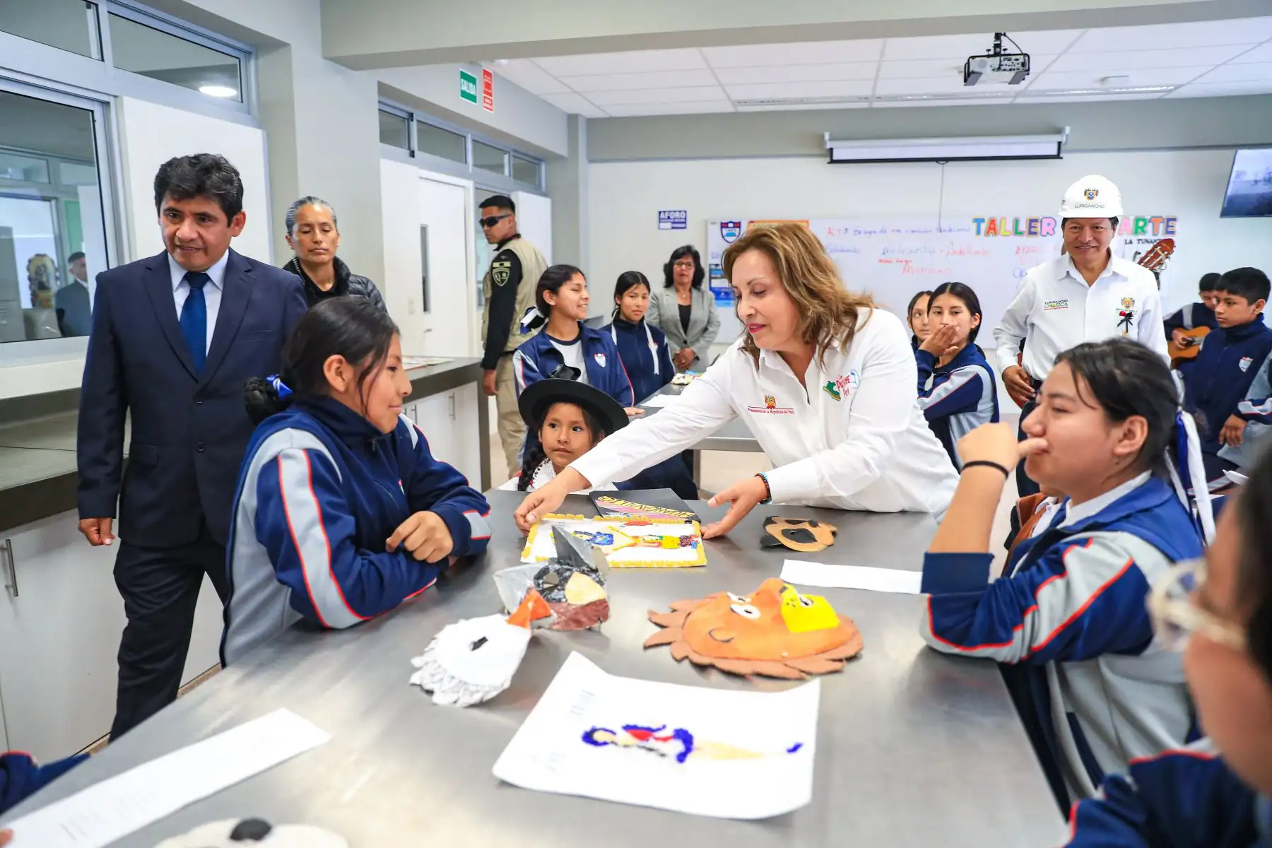 La presidenta de la república, Dina Boluarte Zegarra, inaugura la decimoctava Escuela Bicentenario, I. E. 1267 en Chosica. Foto: ANDINA/Prensa Presidencia