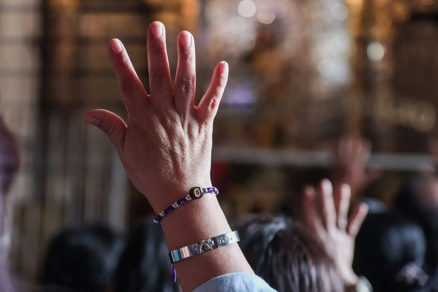 Fieles devotos llegan al Convento de San Francisco para rendir homenaje a San Judas Tadeo en su día. Se hicieron presentes los rezos, peticiones, ofrendas, donaciones y mucho fervor religioso. Foto: ANDINA/ Connie Calderon