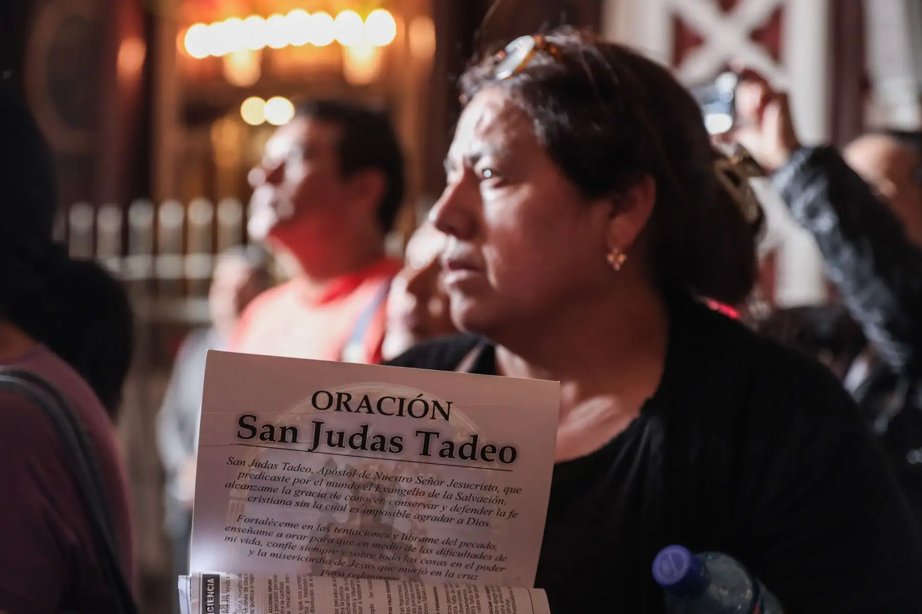 Fieles devotos llegan al Convento de San Francisco para rendir homenaje a San Judas Tadeo en su día. Se hicieron presentes los rezos, peticiones, ofrendas, donaciones y mucho fervor religioso. Foto: ANDINA/ Connie Calderon