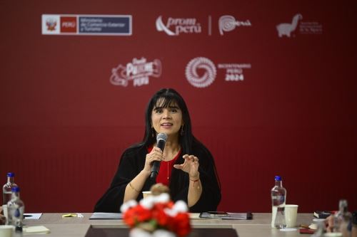 Úrsula Desilú León Chempén, Ministra de Comercio Exterior y Turismo