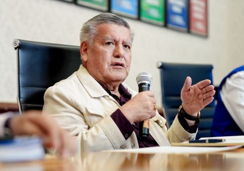 El gobernador regional de La Libertad, César Acuña, pidió el cambio de los 130 agentes del Servicio de Inteligencia de la Policía Nacional que realizan su servicio en esa región al no haber conseguido resultados en la lucha contra la criminalidad.