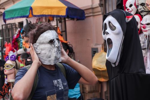 Halloween genera gran demanda en Mercado Central