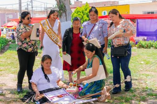 En el distrito de Monsefú (Lambayeque) se desarrolló el Primer Encuentro de Tejedoras en Telar de Cintura. Foto: ANDINA/Difusión