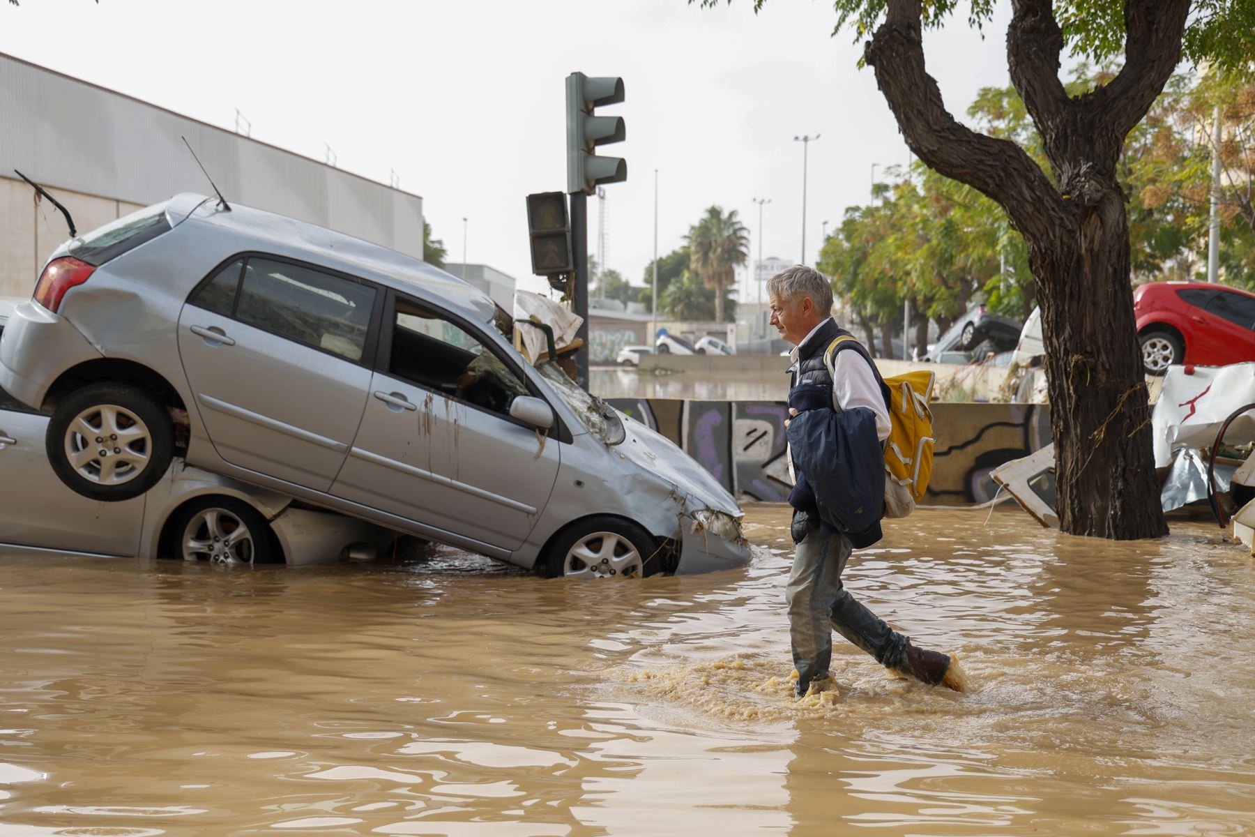 Al menos 60 personas murieron por las inundaciones provocadas por las lluvias torrenciales en la región de Valencia, en el sudeste de España, informaron este miércoles los servicios de rescate. Foto: AFP