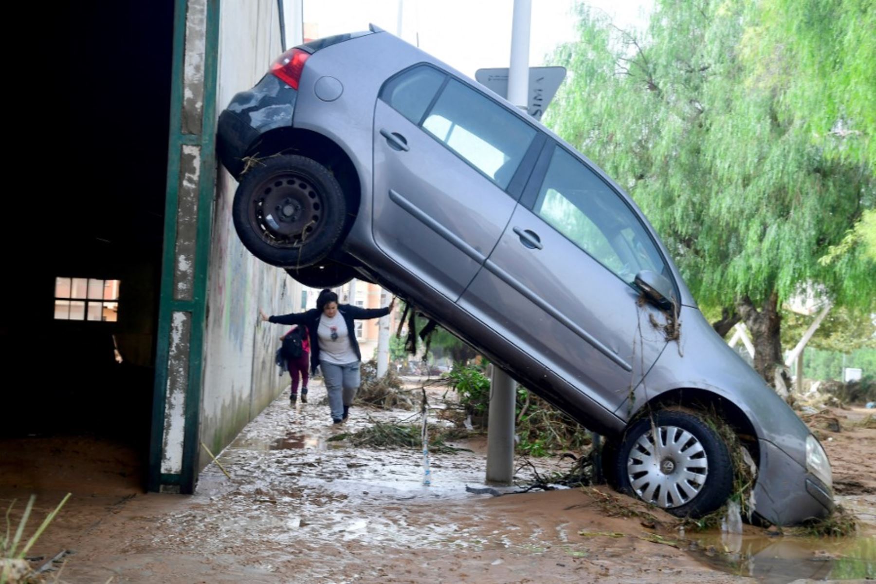 El transporte ferroviario y aéreo hacia la zona se vio gravemente afectado. Foto: AFP