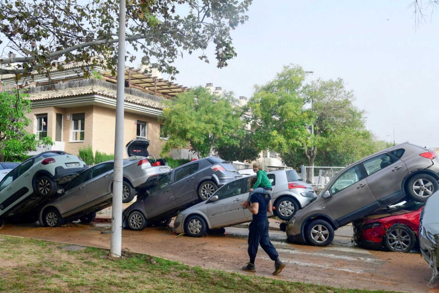 El transporte ferroviario y aéreo hacia la zona se vio gravemente afectado. Foto: AFP