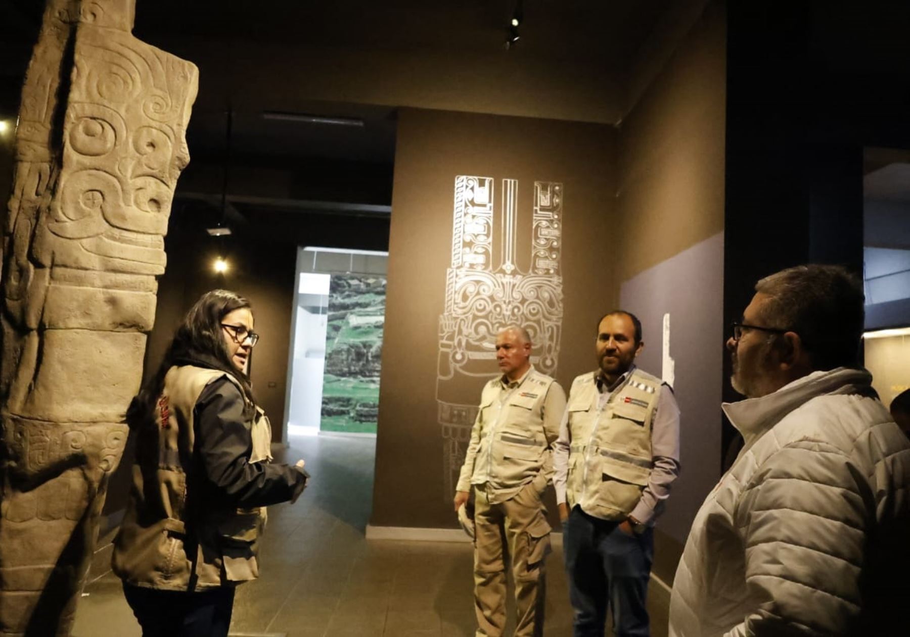 El ministro de Cultura, Fabricio Valencia, cumplió una visita de trabajo en el Museo Nacional Chavín y en el monumento arqueológico Chavín, ubicados en la provincia ancashina de Huari.