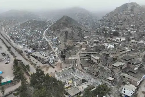 El cementerio más grande de Perú y Latinoamérica espera recibir hoy a miles de visitantes en el Día de Todos los Santos. Foto: ANDINA/Daniel Bracamonte.