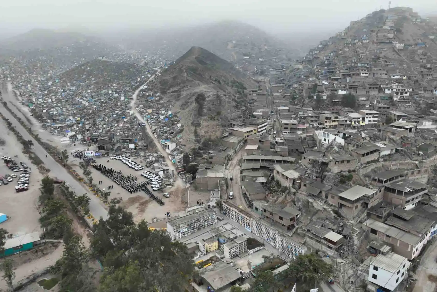 El cementerio más grande de Perú y Latinoamérica espera recibir hoy a miles de visitantes en el Día de Todos los Santos. Foto: ANDINA/Daniel Bracamonte.