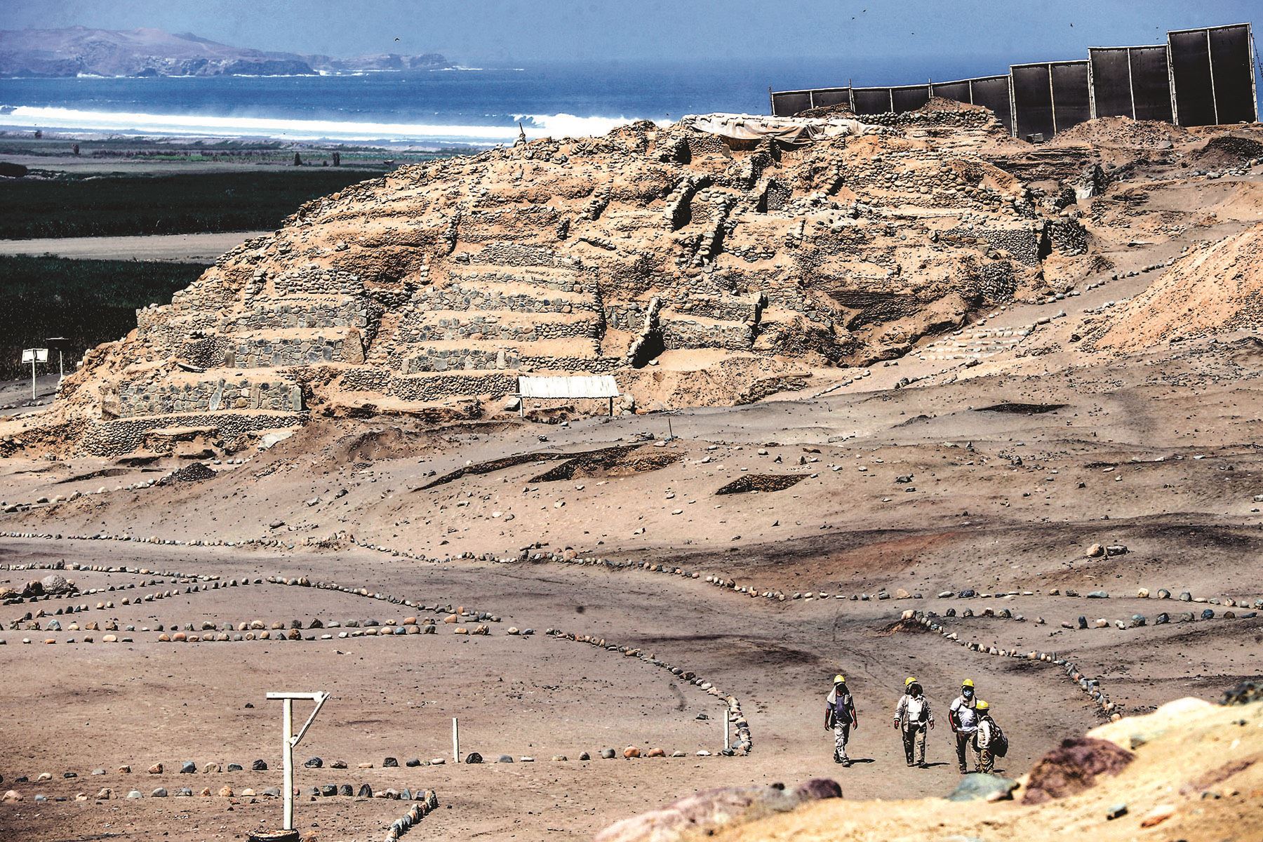 Lima, 1 de junio del 2023 / Huaca Los Ídolos, de Áspero. Al término de la jornada y con la labor cumplida.  Foto: Diario Oficial El Peruano / Daniel Bracamonte