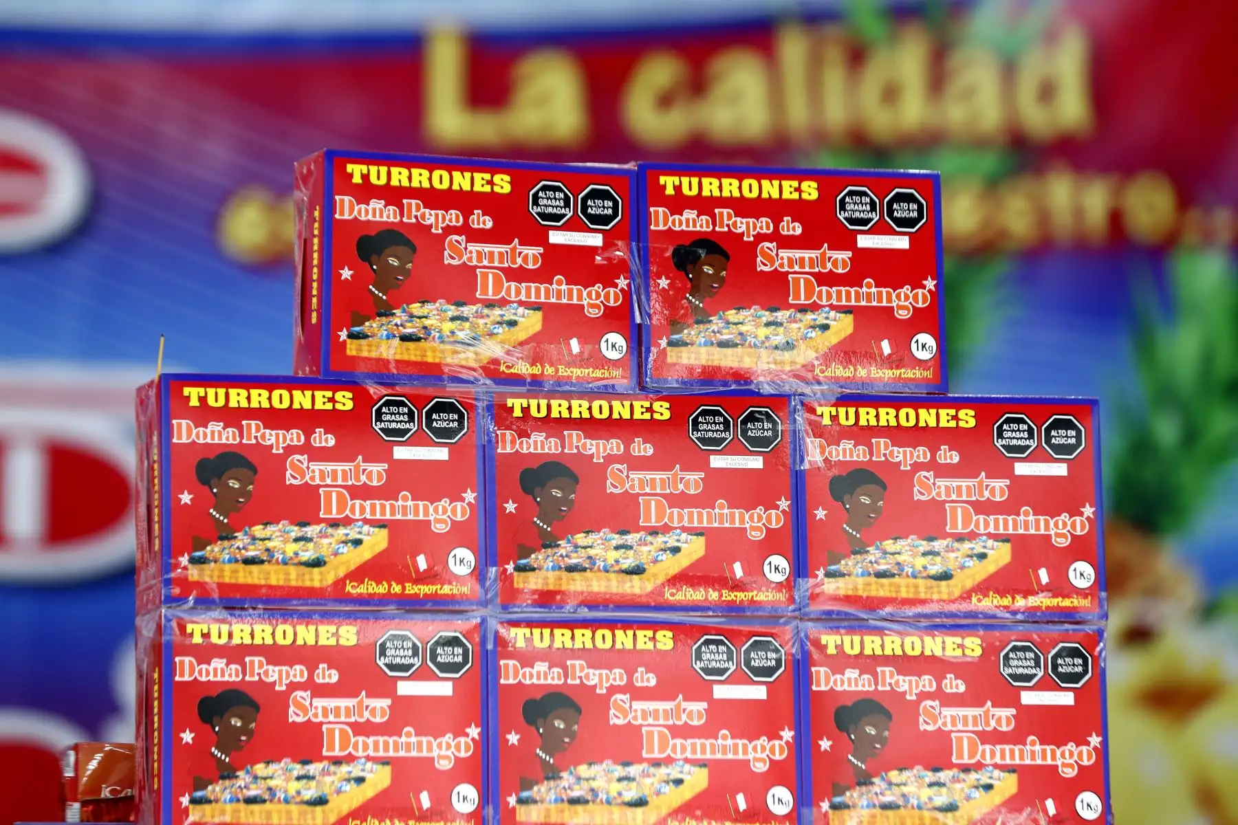 El turrón, dulce peruano tradicional y muy popular, tiene una variada oferta y alta demanda de compra en locales y ferias del Cercado de Lima durante los últimos días de octubre del 2024, en el marco de las procesiones y el culto al Señor de los Milagros. Foto: ANDINA/Daniel Bracamonte