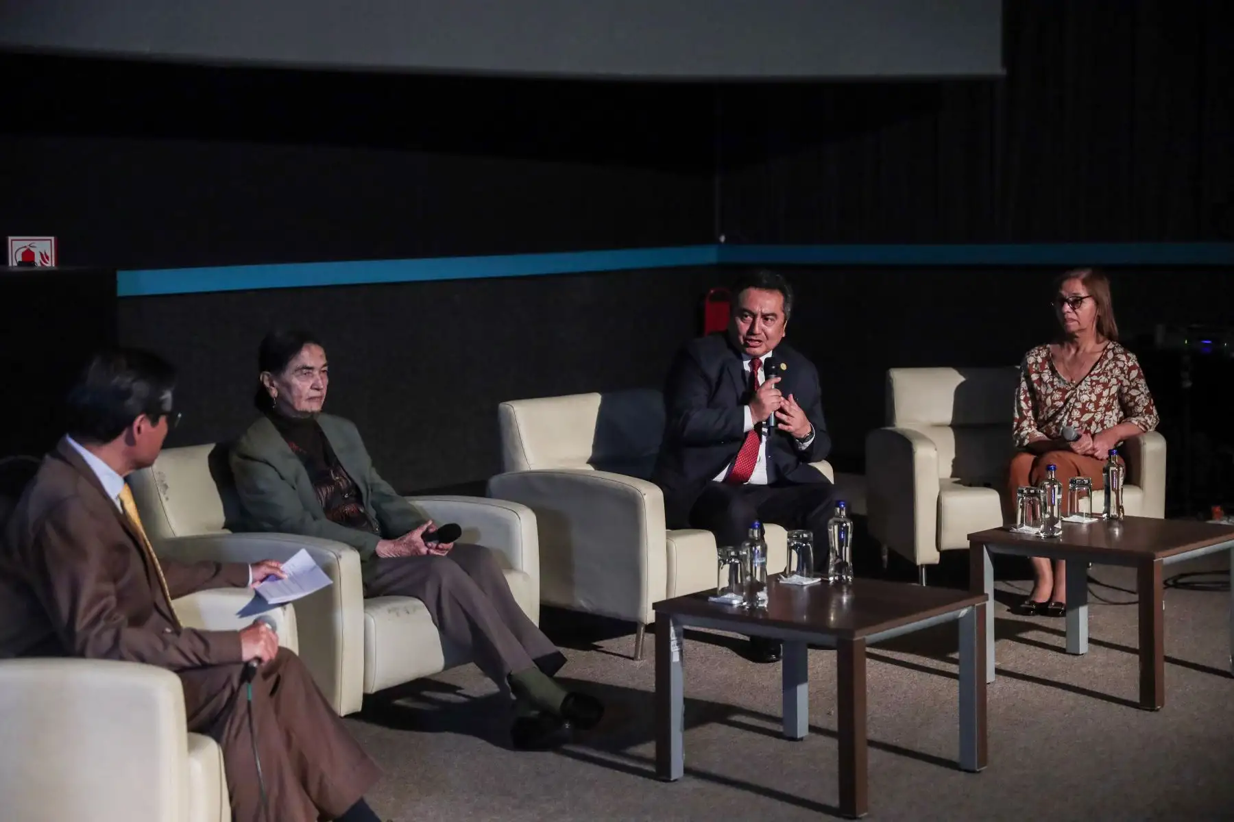 La actividad contó también con un conversatorio sobre el documental, en el cual participaron la 
Dra. Ruth Shady Solís, directora de la Zona Arqueológica Caral; Félix Paz Quiroz, director de El Peruano y la Agencia Andina; y Mariella Mazzei Bedregal, jefa de Producción audiovisual de la Agencia Andina y El Peruano. Foto: ANDINA/ Connie Calderon