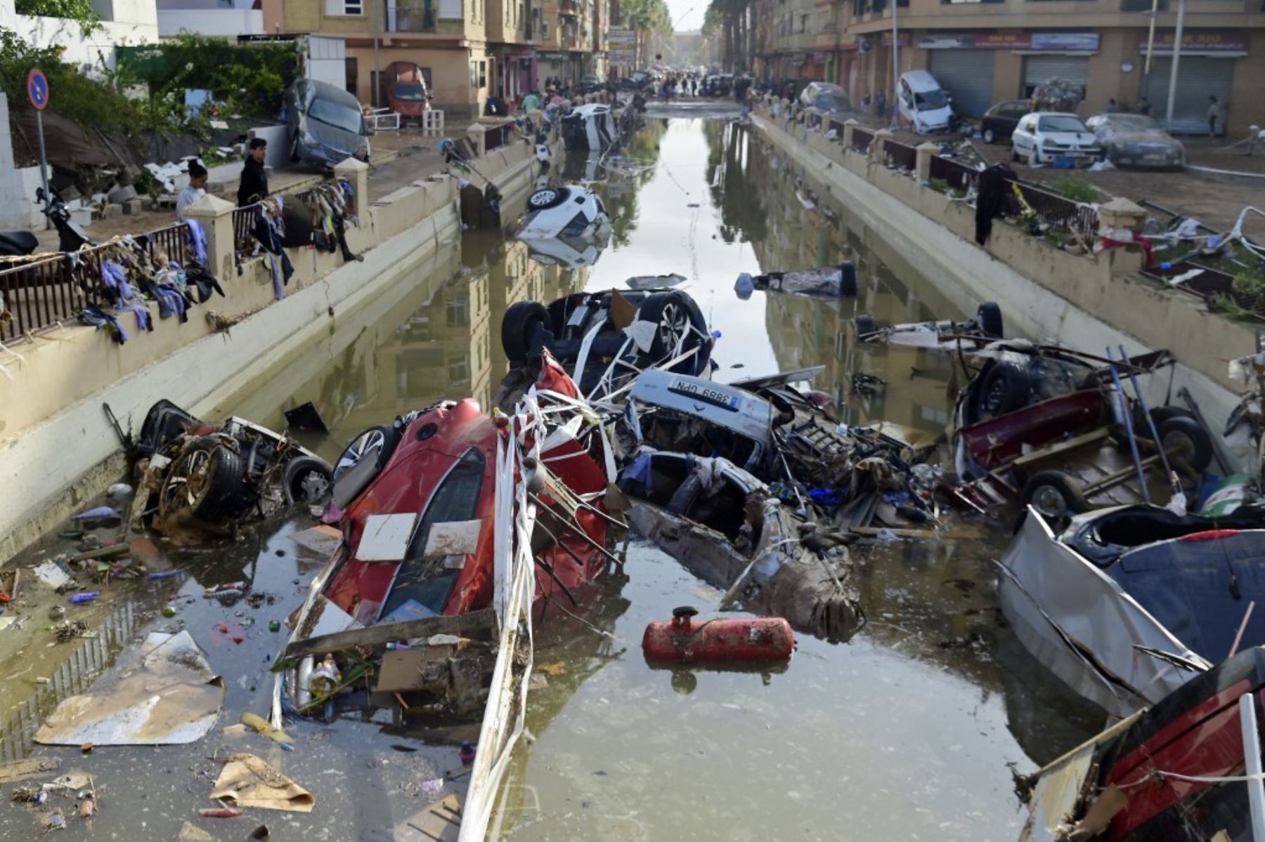 Las inundaciones en la región de Valencia, en el este de España, han causado al menos 95 fallecidos y numerosos desaparecidos, además de cuantiosos daños materiales. El gobierno español decretó tres días de luto a partir del jueves. Foto: AFP