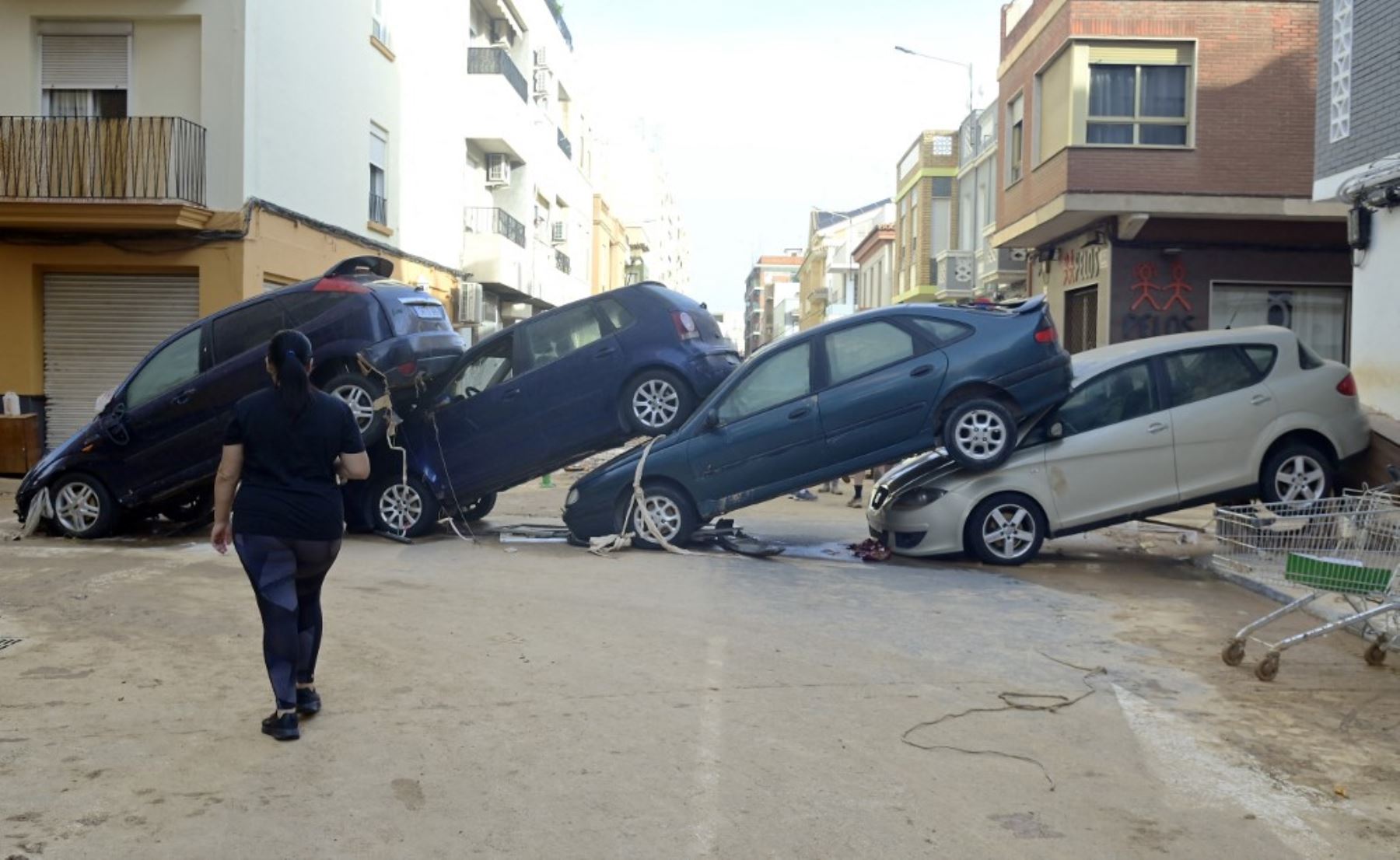 Las inundaciones en la región de Valencia, en el este de España, han causado al menos 95 fallecidos y numerosos desaparecidos, además de cuantiosos daños materiales. El gobierno español decretó tres días de luto a partir del jueves. Foto: AFP