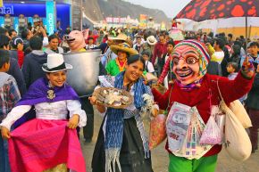 La feria de mucho sabor y color arranca hoy y se prolonga hasta el domingo 3 de noviembre en Magdalena del Mar, frente al imponente Océano Pacífico. Foto: ANDINA/Carlos Lezama Villantoy