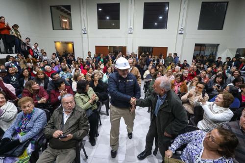 Inauguran el Club del Vecino Higuereta, en Surco.