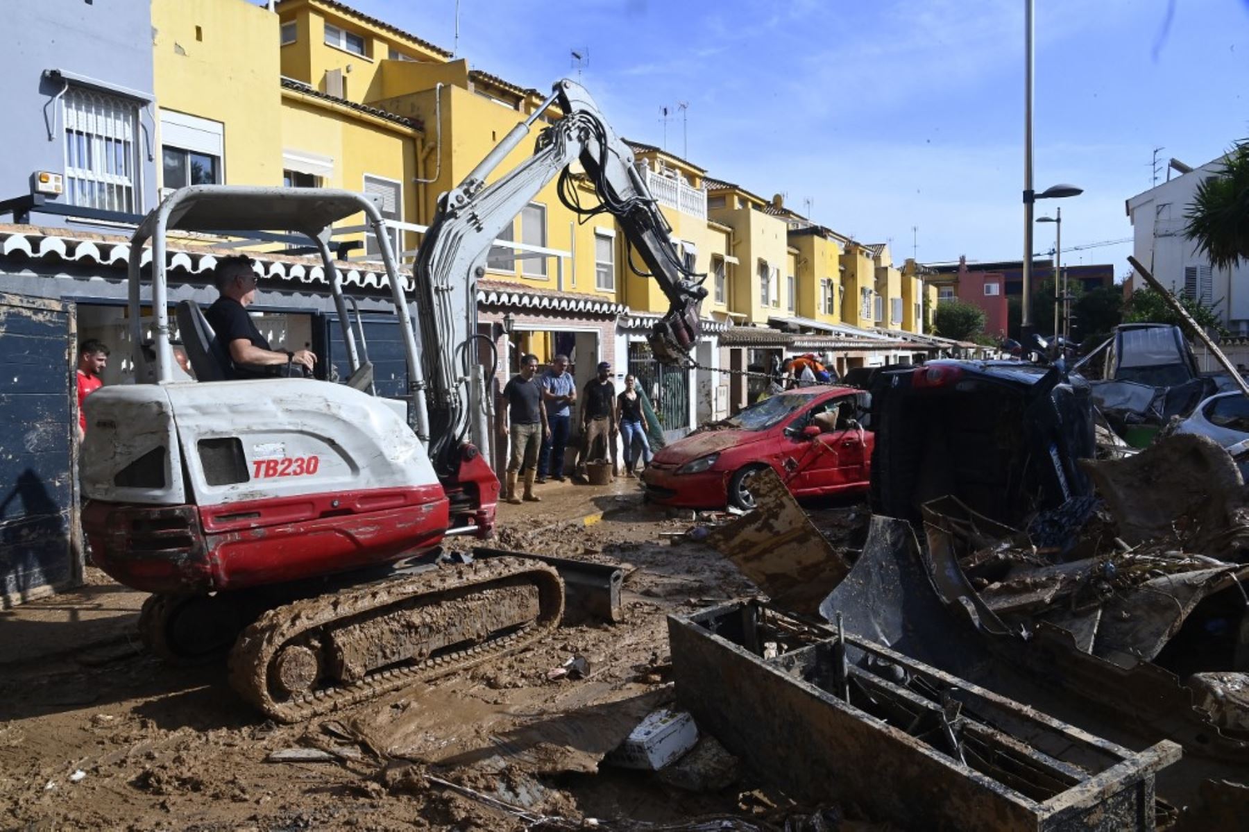 Esta fotografía tomada el 1 de noviembre de 2024 muestra los efectos devastadores de las inundaciones en una zona residencial en la ciudad de Massanassa, en la región de Valencia, al este de España. El número de muertos por las peores inundaciones sufridas en una generación asciende a 205. Foto: AFP