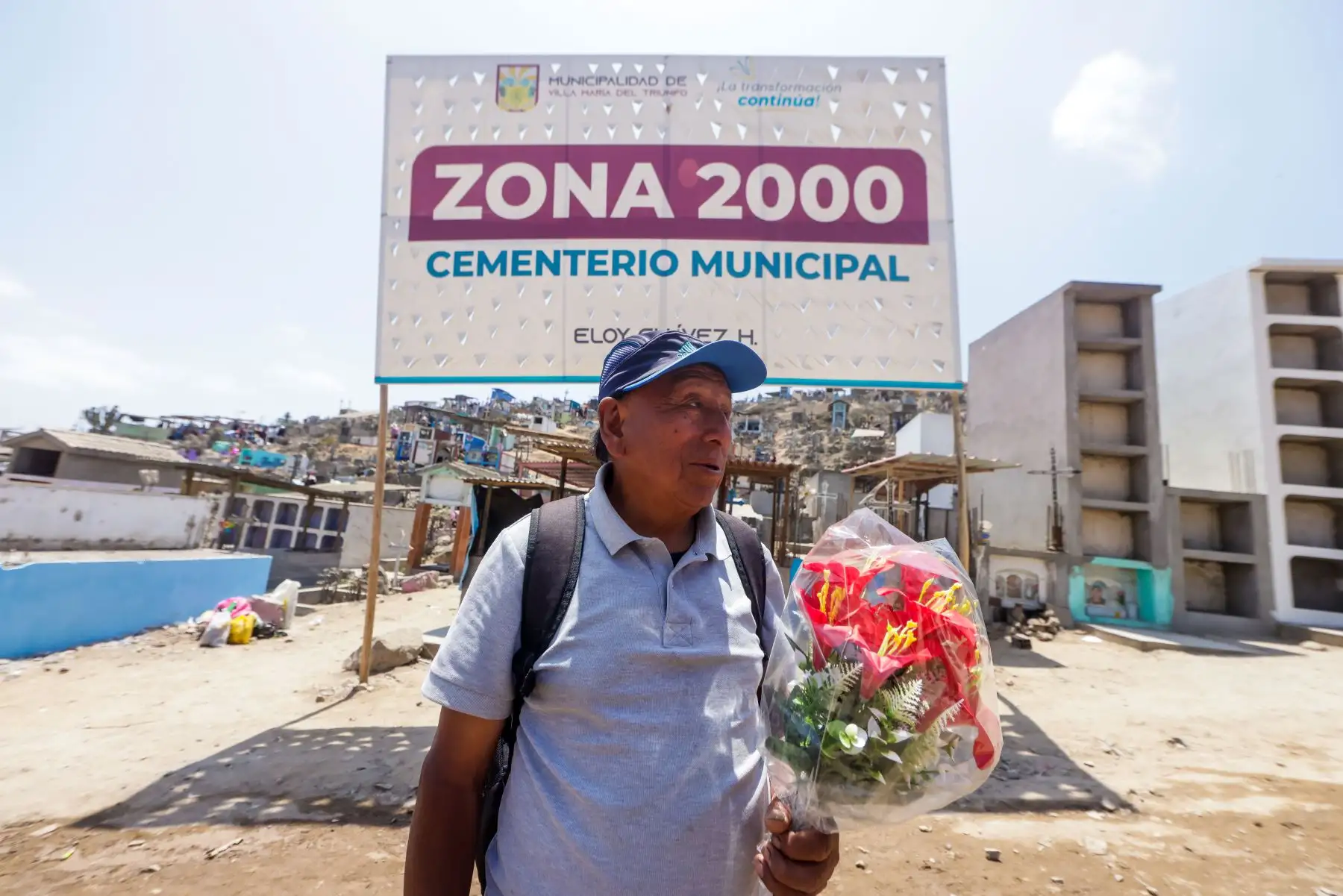 Más de dos millones de personas vistan la tumba de sus seres queridos en el Cementerio Virgen de Lourdes (también conocido como Nueva Esperanza), el más grande de Perú y Latinoamérica y el segundo a nivel mundial. Foto: ANDINA/Luis Iparraguirre