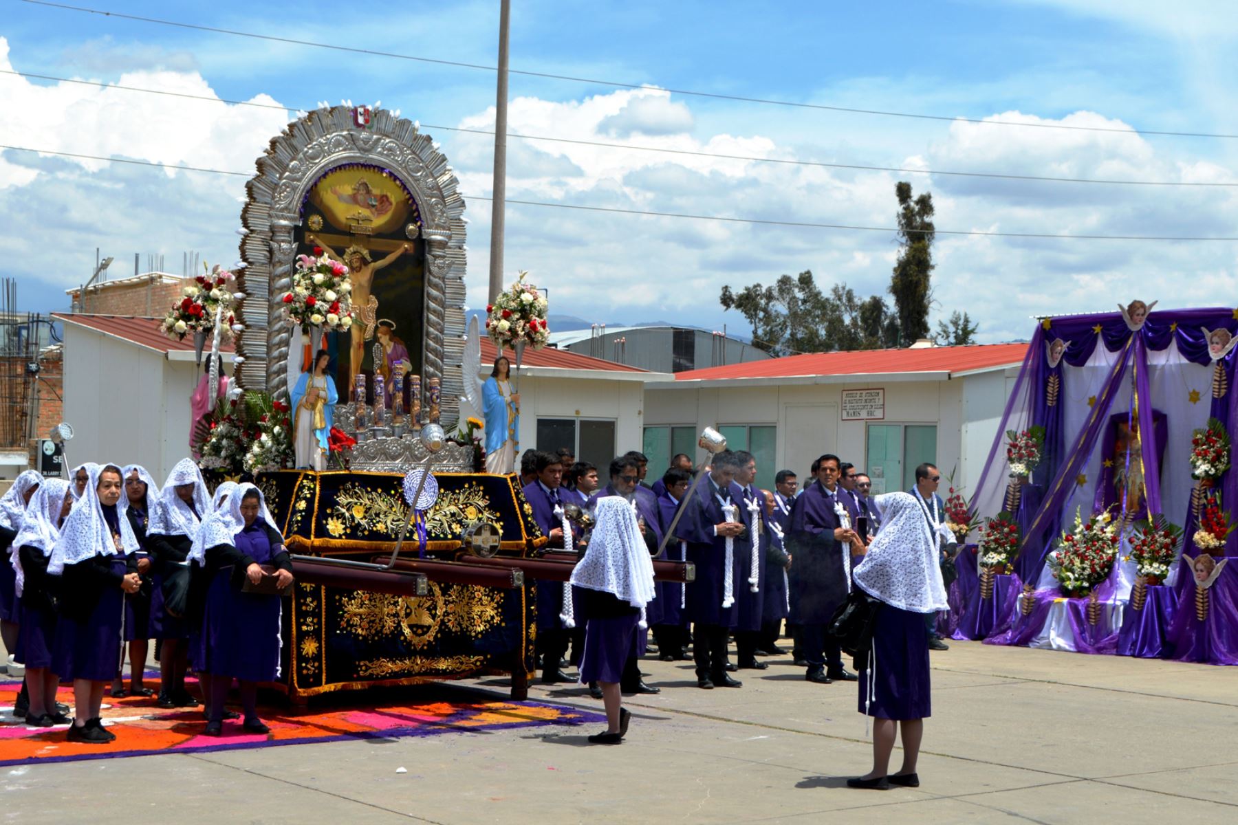 La procesión de guardada del Señor de los Milagros abarca el perímetro de la plaza de Armas de la ciudad de Cajamarca. Foto: ANDINA/Cortesía Eduard Lozano