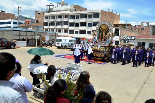 La procesión de guardada del Señor de los Milagros abarca el perímetro de la plaza de Armas de la ciudad de Cajamarca. Foto: ANDINA/Cortesía Eduard Lozano