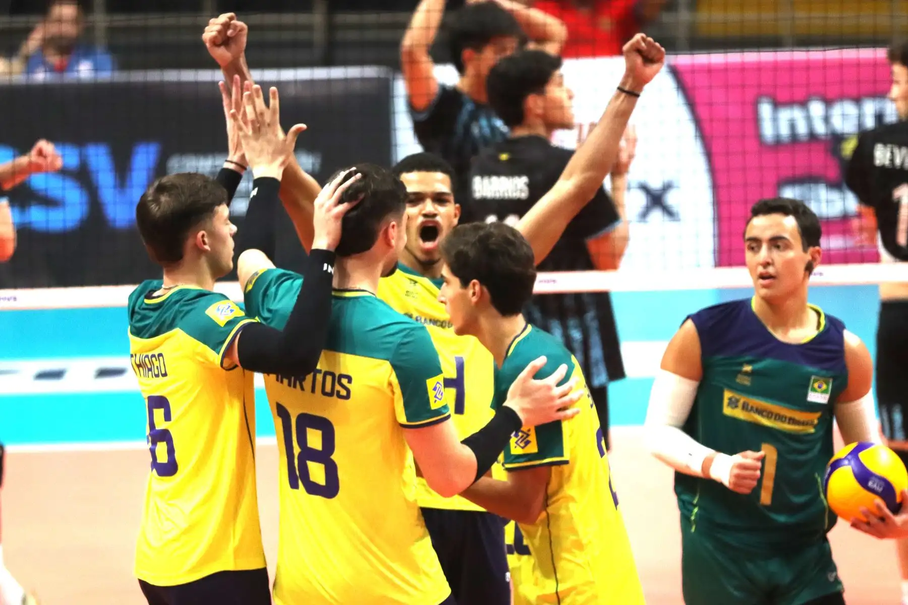 Selecciones de Argentina y Brasil se enfrentan por el Torneo Sudamericano de vóley masculino sub 21 en el 
coliseo Miguel Grau del Callao.
Foto: ANDINA/ Lino Chipana.