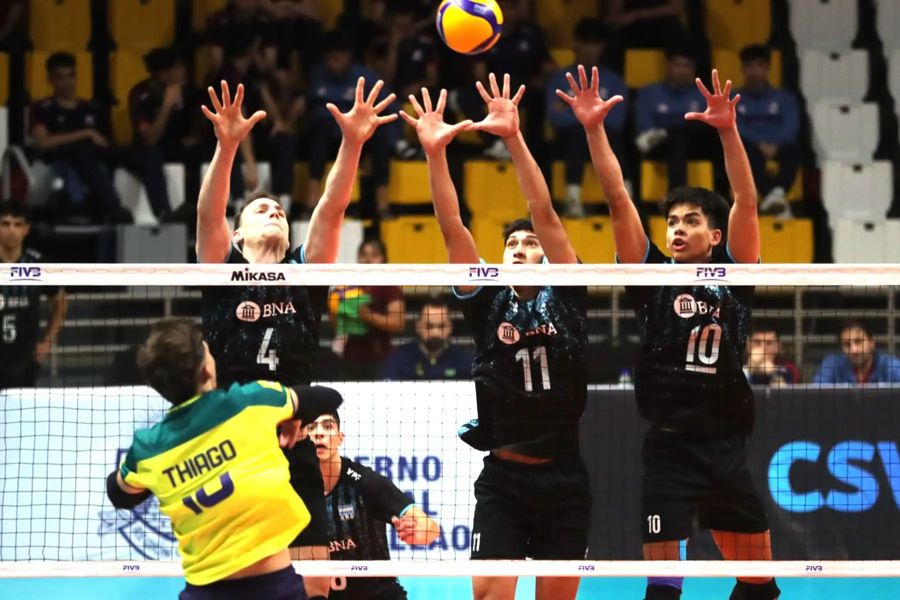 Selecciones de Argentina y Brasil se enfrentan por el Torneo Sudamericano de vóley masculino sub 21 en el 
coliseo Miguel Grau del Callao.
Foto: ANDINA/ Lino Chipana.