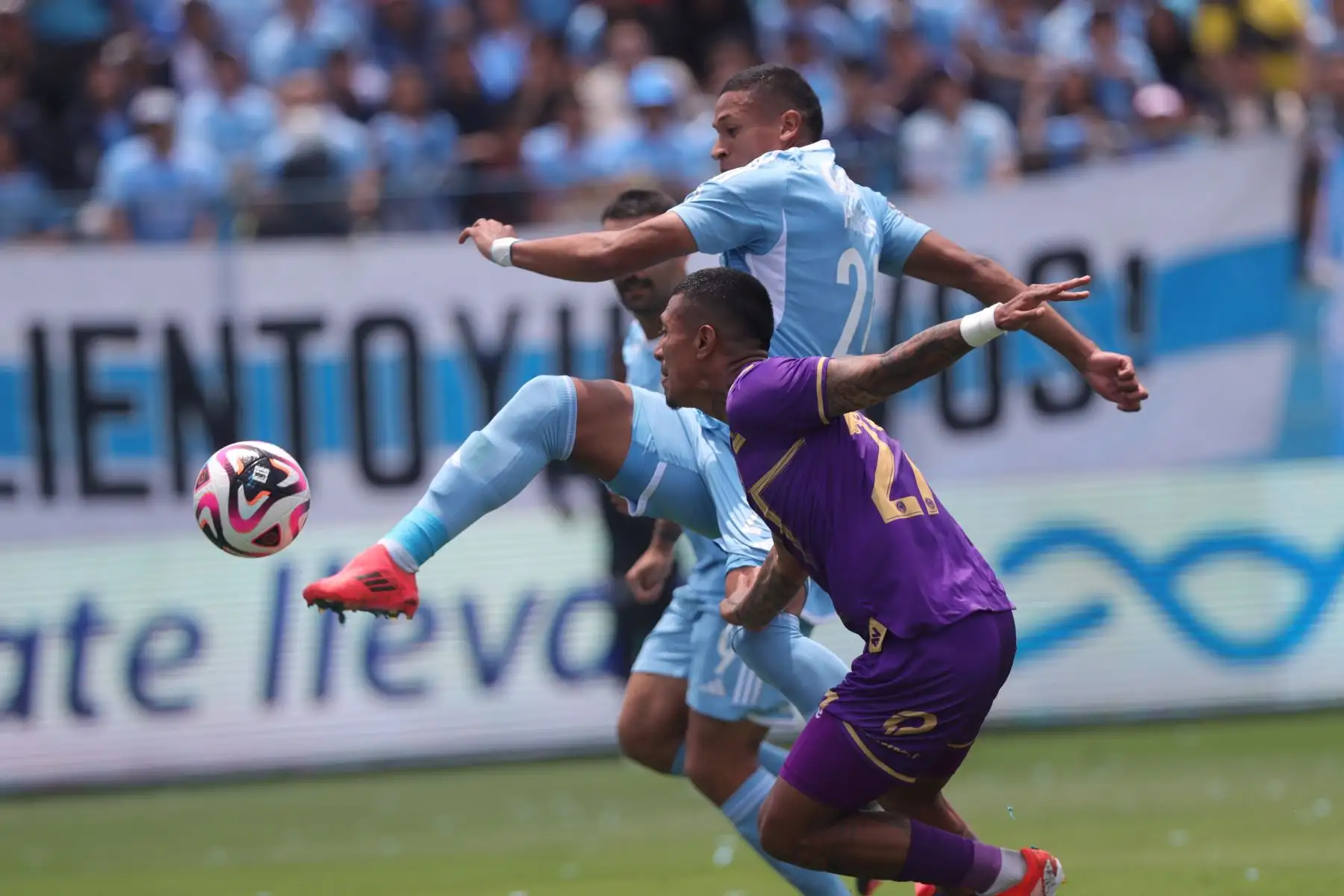 Partido de fútbol entre Sporting Cristal vs Comerciantes Unidos. Partido por la fecha 17 del Torneo Clausura de la Liga 1 2024. Estadio Alberto Gallardo. Foto : ANDINA / Lino Chipana.