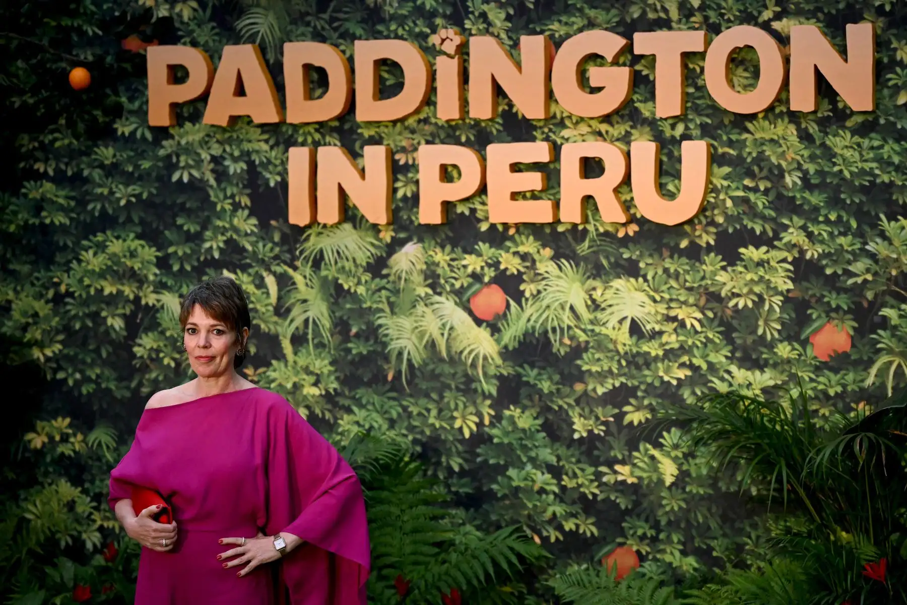 La actriz británica Olivia Colman posa en la alfombra roja a su llegada para asistir al estreno mundial de "Paddington In Peru" en Londres.
Foto: AFP