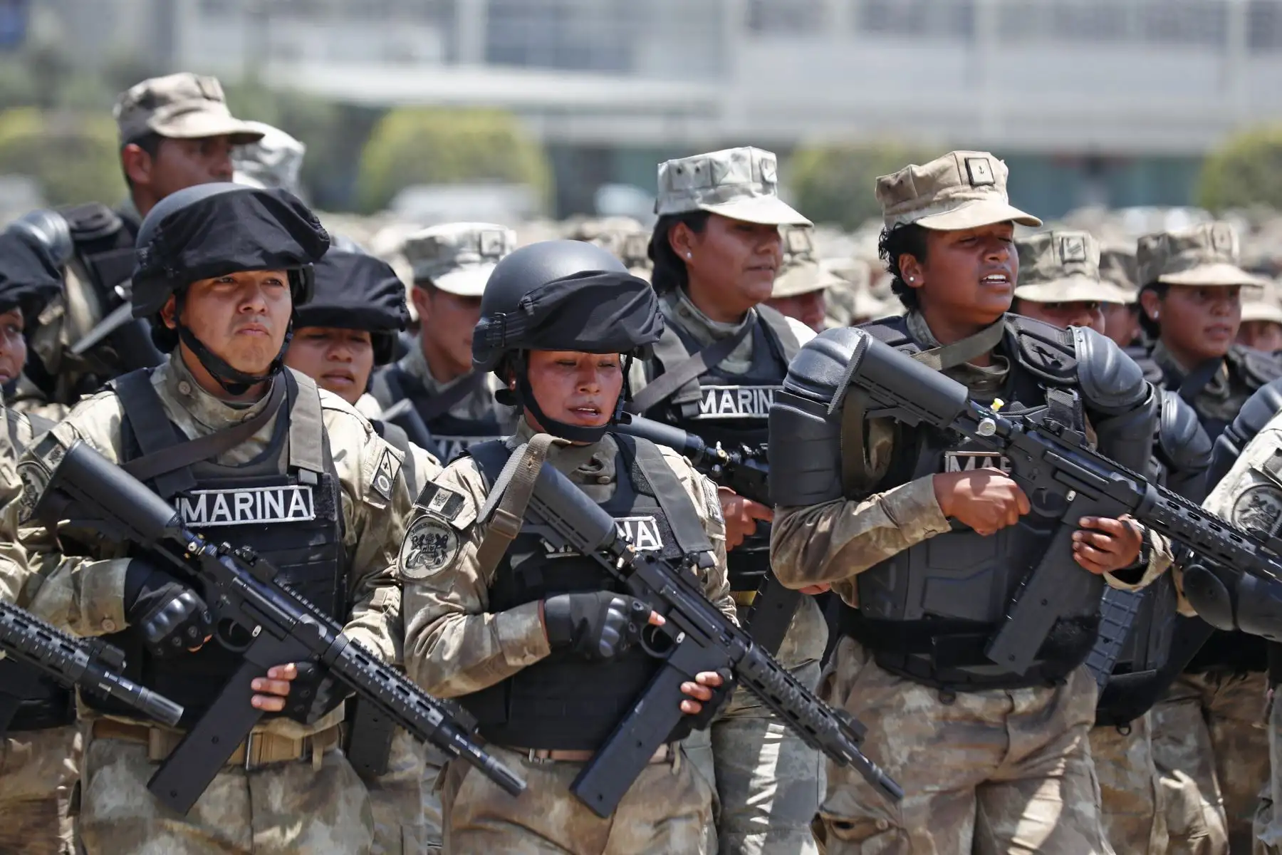 En la plaza Cáceres del Cuartel General del Ejército, el Gobierno del Perú, junto a representantes de las instituciones castrenses, presentaron a los miembros de las Fuerzas Armadas que apoyarán a la Policía Nacional del Perú en el control del orden interno durante la realización del foro APEC Perú 2024. Foto: ANDINA/Daniel Bracamonte