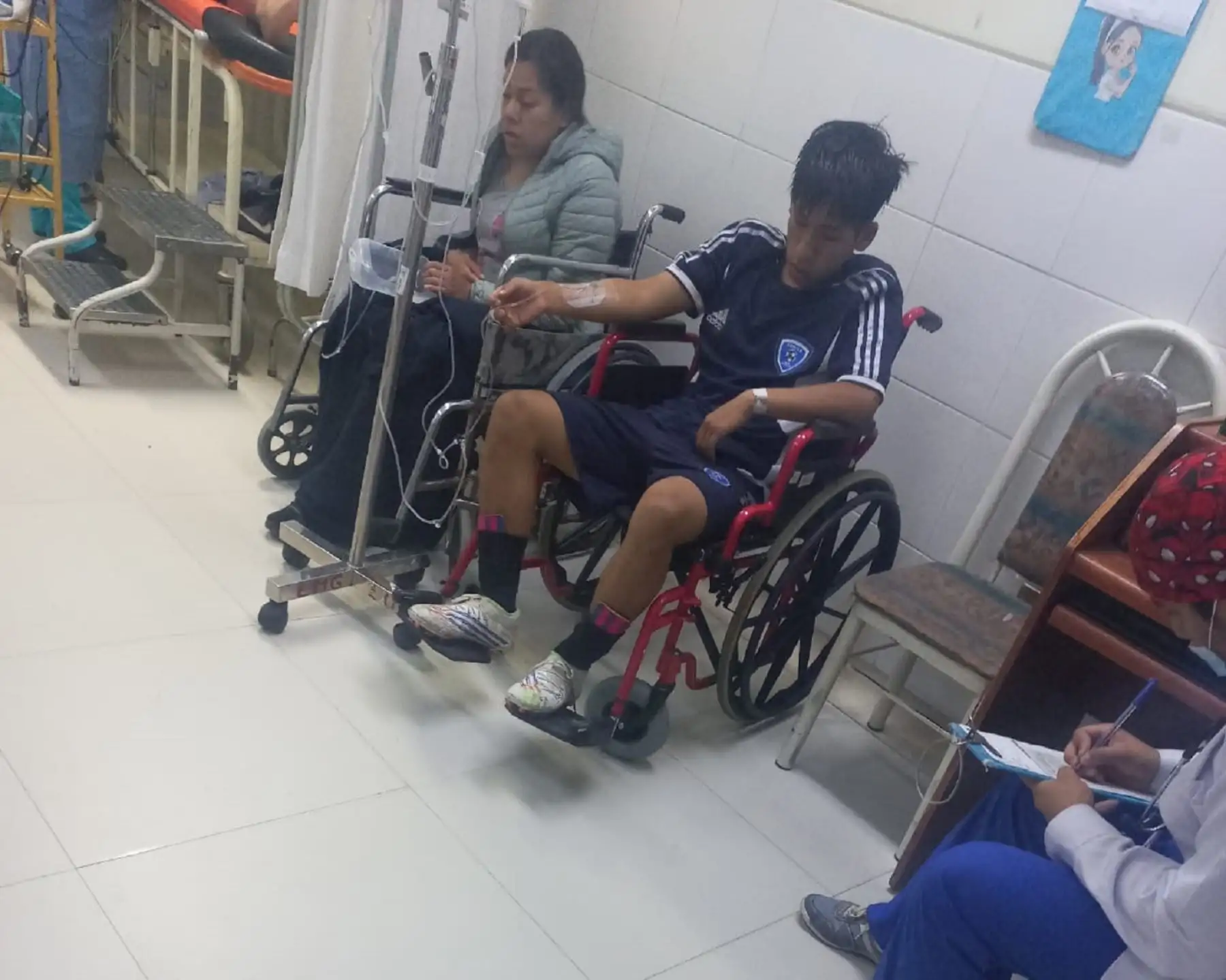 El Hospital Regional Daniel Alcides Carrión de Huancayo dio de alta a dos de los cuatro futbolistas heridos tras la caída de un rayo en un campo de fútbol y que provocó la muerte de un deportista.