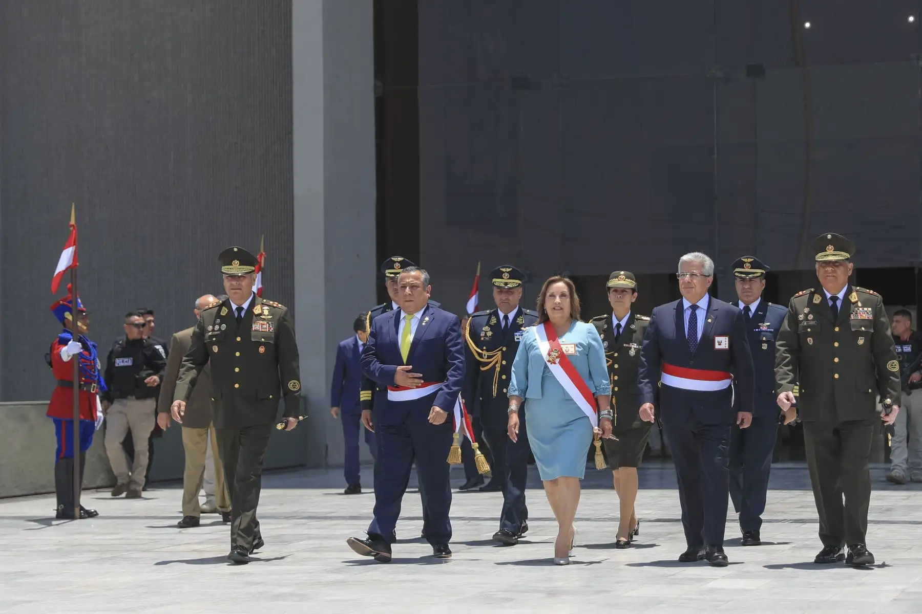 La jefa de Estado, Dina Ercilia Boluarte Zegarra, participa en la ceremonia por el natalicio del coronel Francisco Bolognesi y el Día del Soldado Peruano. Foto: ANDINA/Prensa Presidencia