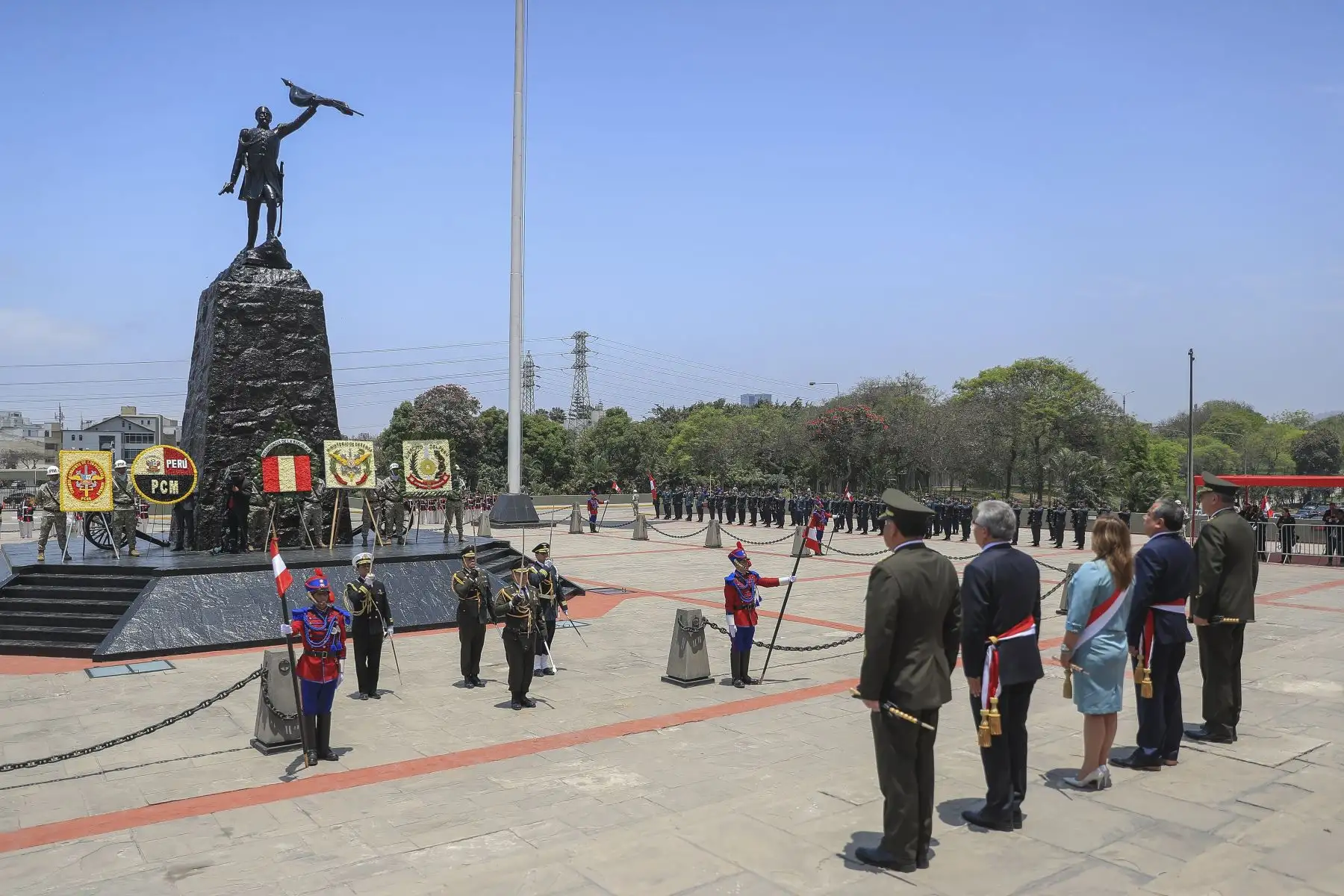 La jefa de Estado, Dina Ercilia Boluarte Zegarra, participa en la ceremonia por el natalicio del coronel Francisco Bolognesi y el Día del Soldado Peruano. Foto: ANDINA/Prensa Presidencia