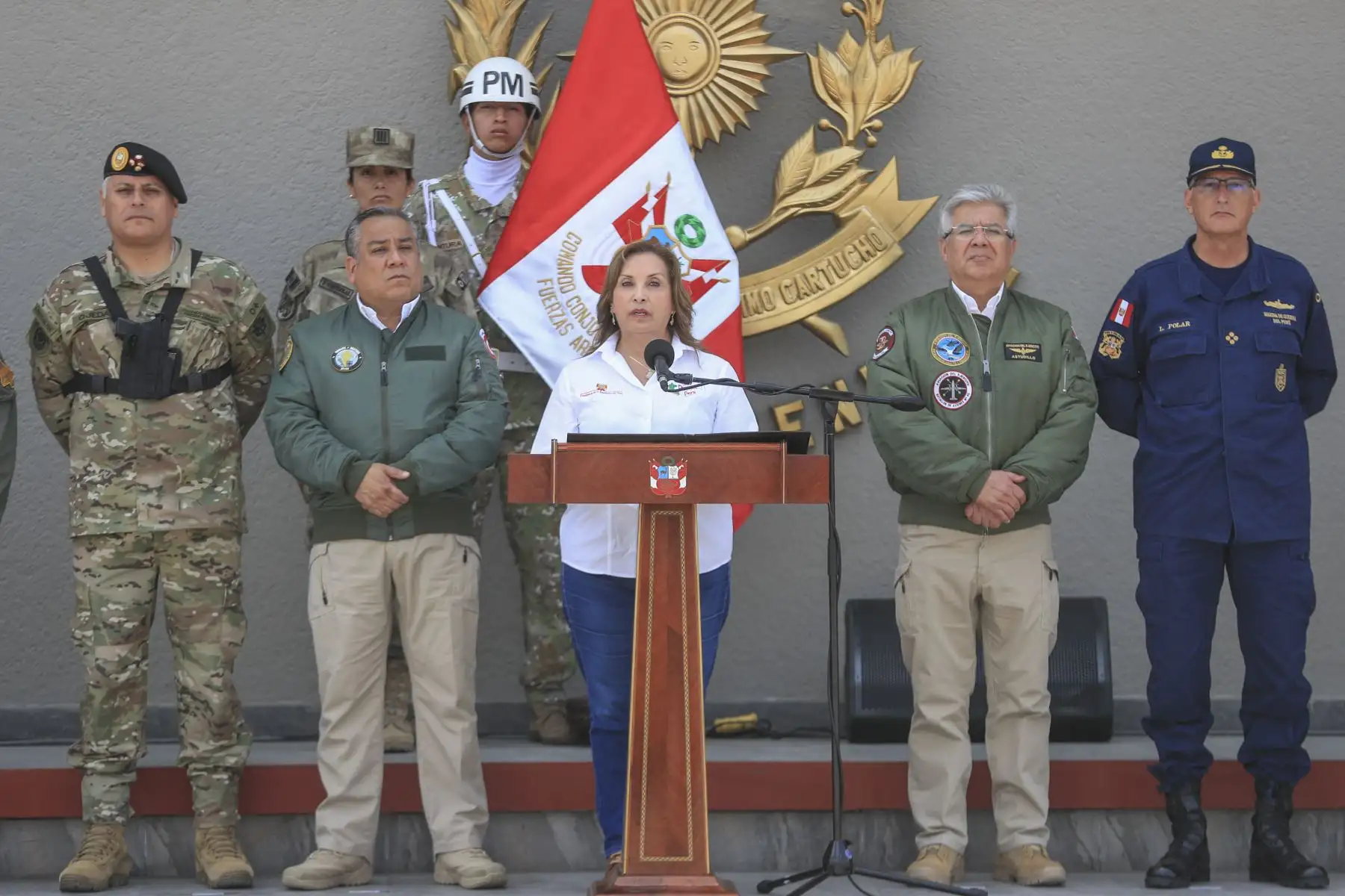 La presidenta de la república, Dina Ercilia Boluarte Zegarra, preside la presentación del personal de las Fuerzas Armadas que brindará apoyo a la Policía Nacional del Perú en el control del orden interno durante el foro APEC. Foto:ANDINA/Prensa Presidencia