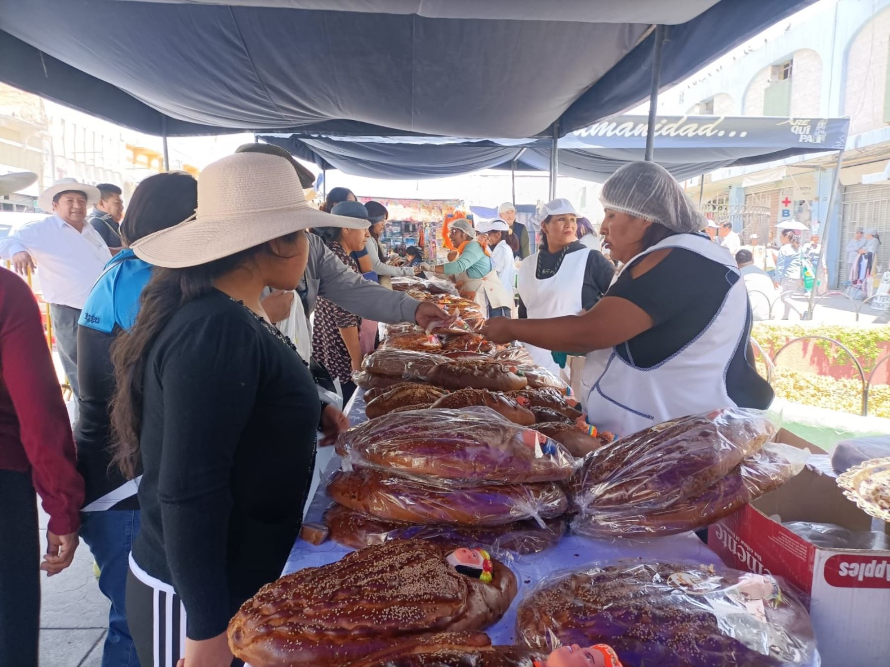 Arequipa celebra el I Festival de Guaguas que atrae el interés de decenas de pobladores y visitantes. En el festival se ofrecen variedades de este pan dulce tradicional andino. ANDINA/Difusión