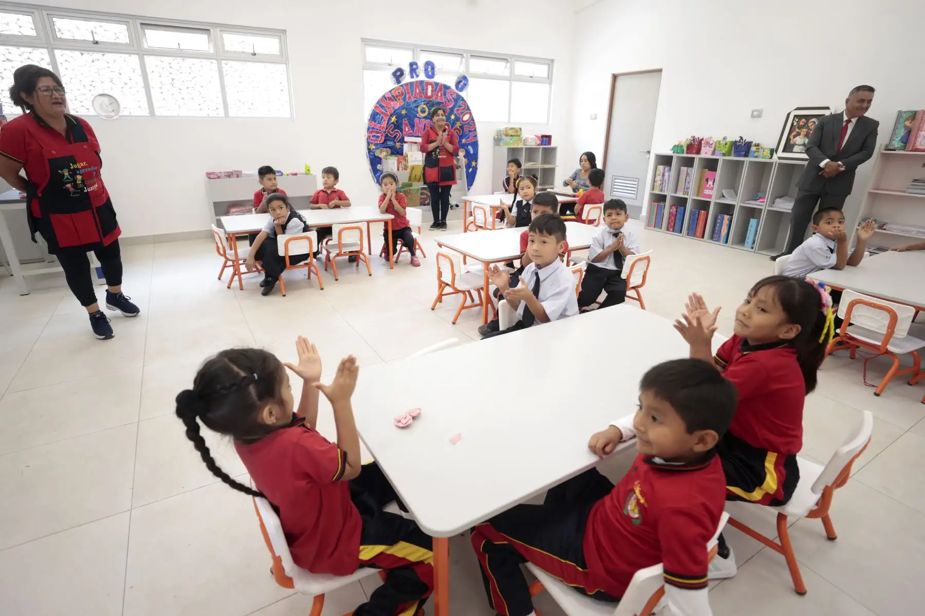 Power China firmó un acuerdo con la autoridad de reconstrucción de Perú de la demolición, diseño y construcción de nuevos edificios escolares, así como del suministro e instalación de equipos docentes. Foto: ANDINA/ Vidal Tarqui