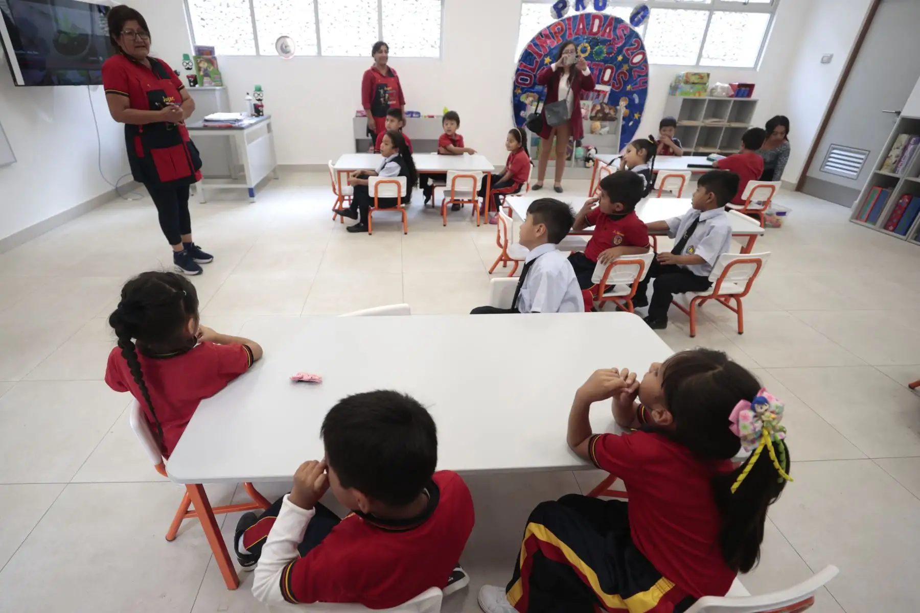 Power China firmó un acuerdo con la autoridad de reconstrucción de Perú de la demolición, diseño y construcción de nuevos edificios escolares, así como del suministro e instalación de equipos docentes. Foto: ANDINA/ Vidal Tarqui