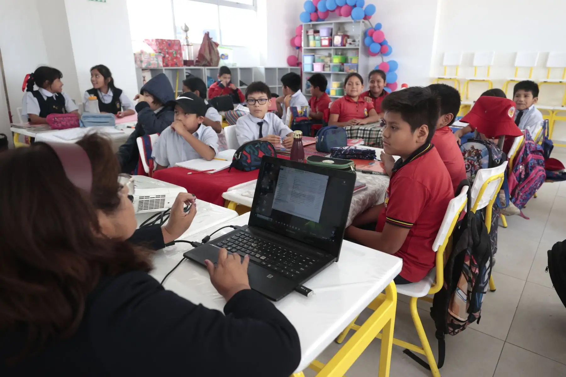 Power China firmó un acuerdo con la autoridad de reconstrucción de Perú de la demolición, diseño y construcción de nuevos edificios escolares, así como del suministro e instalación de equipos docentes. Foto: ANDINA/ Vidal Tarqui