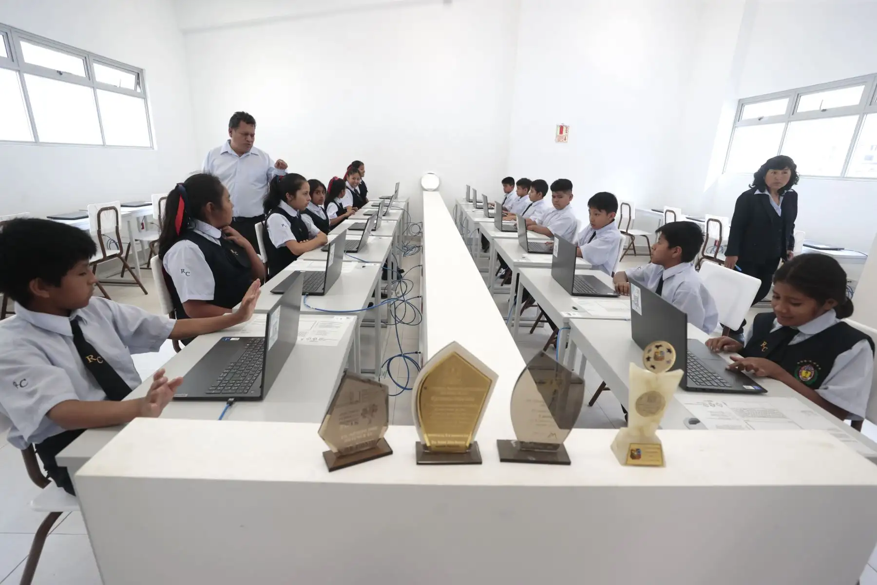 Power China firmó un acuerdo con la autoridad de reconstrucción de Perú de la demolición, diseño y construcción de nuevos edificios escolares, así como del suministro e instalación de equipos docentes. Foto: ANDINA/ Vidal Tarqui
