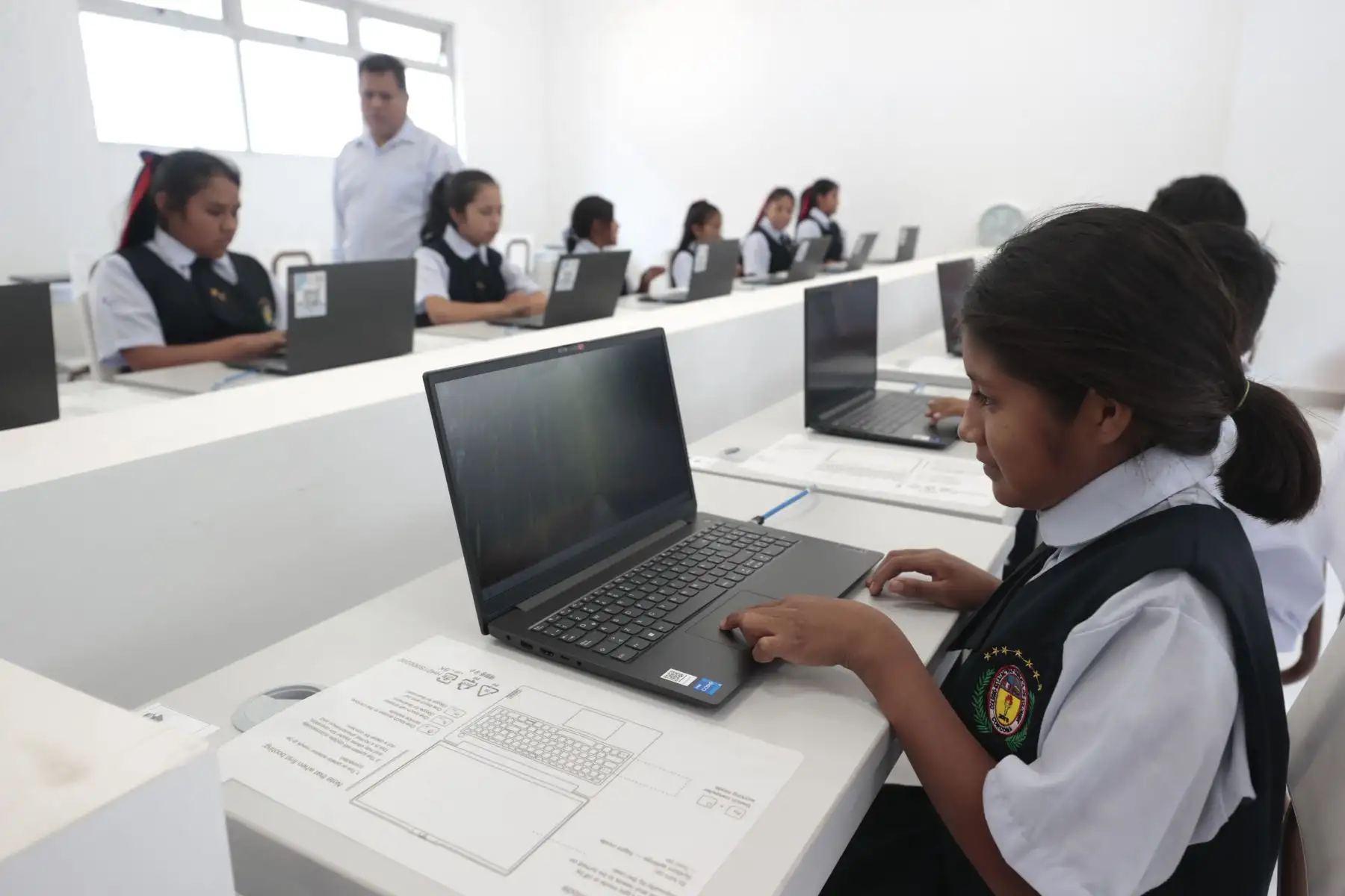 Power China firmó un acuerdo con la autoridad de reconstrucción de Perú de la demolición, diseño y construcción de nuevos edificios escolares, así como del suministro e instalación de equipos docentes. Foto: ANDINA/ Vidal Tarqui