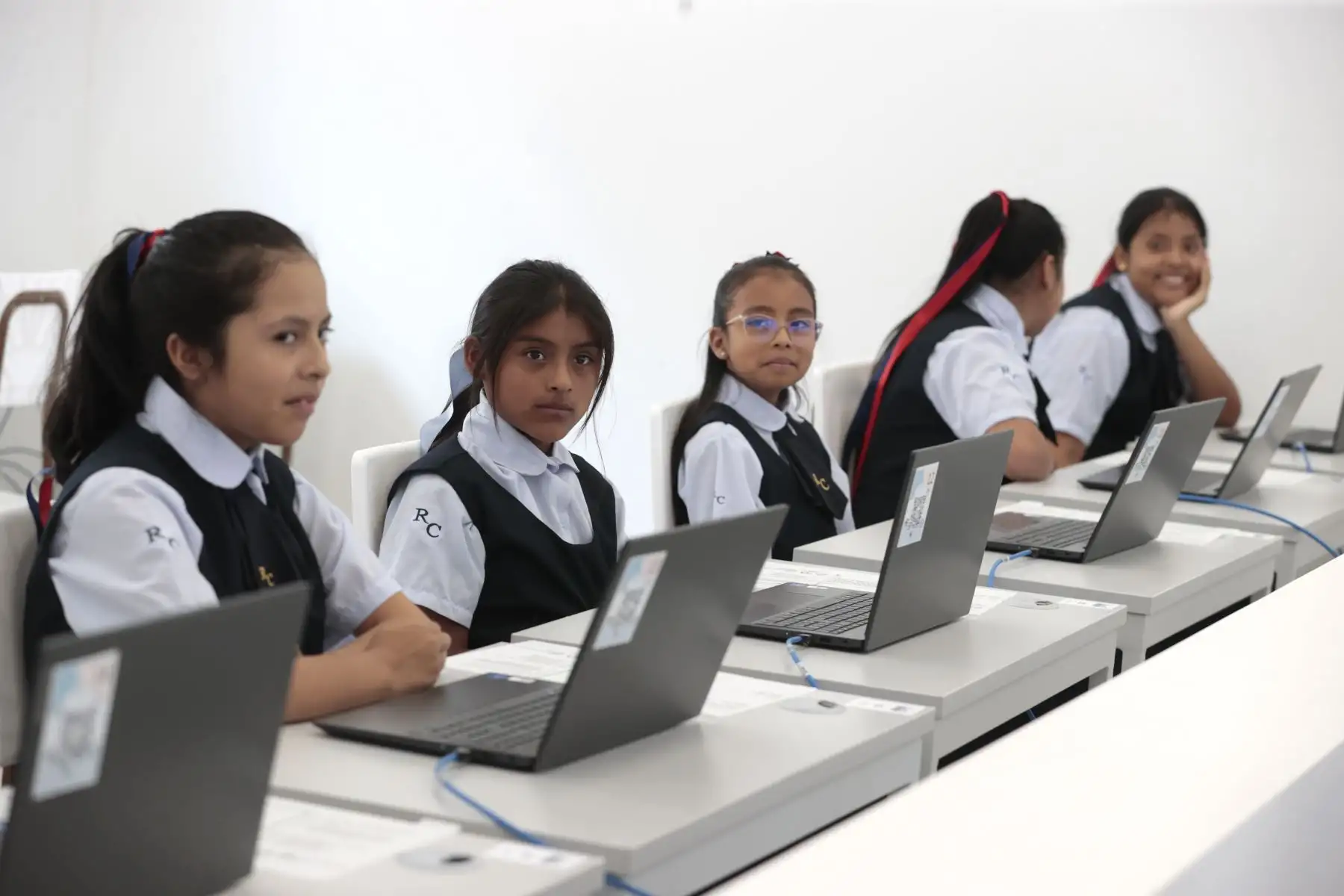 Power China firmó un acuerdo con la autoridad de reconstrucción de Perú de la demolición, diseño y construcción de nuevos edificios escolares, así como del suministro e instalación de equipos docentes. Foto: ANDINA/ Vidal Tarqui
