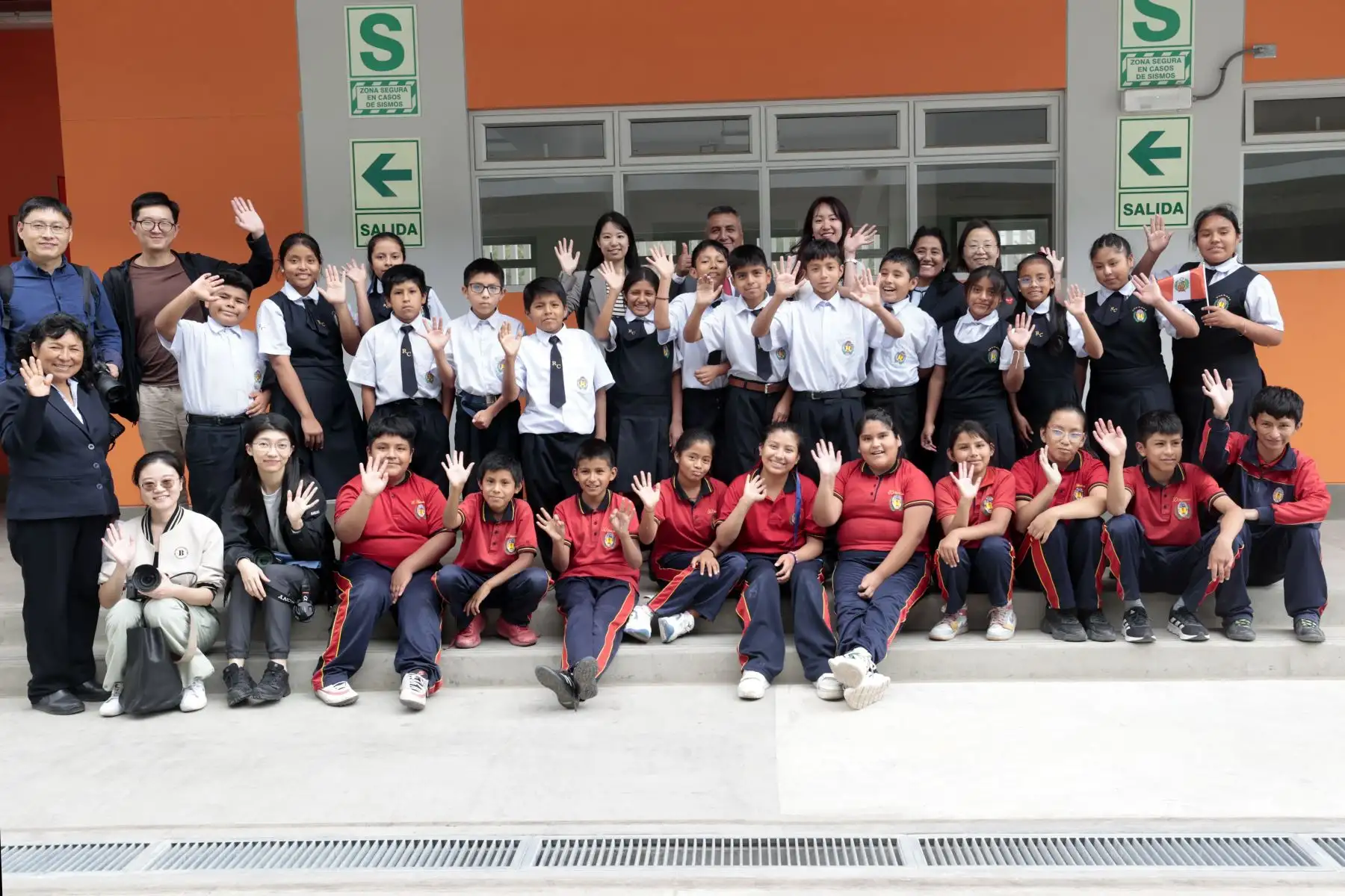 Power China firmó un acuerdo con la autoridad de reconstrucción de Perú de la demolición, diseño y construcción de nuevos edificios escolares, así como del suministro e instalación de equipos docentes. Foto: ANDINA/ Vidal Tarqui