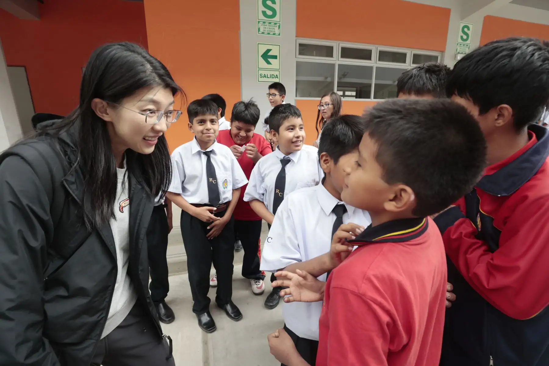 Power China firmó un acuerdo con la autoridad de reconstrucción de Perú de la demolición, diseño y construcción de nuevos edificios escolares, así como del suministro e instalación de equipos docentes. Foto: ANDINA/ Vidal Tarqui
