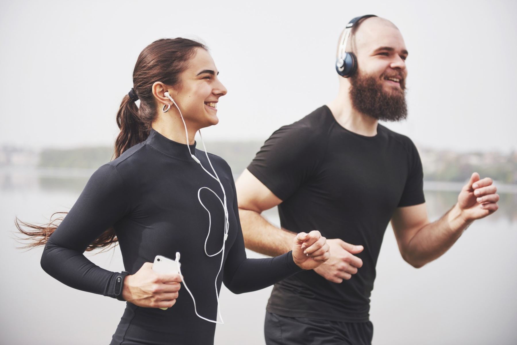 El running consiste en correr distancias específicas durante un tiempo determinado.